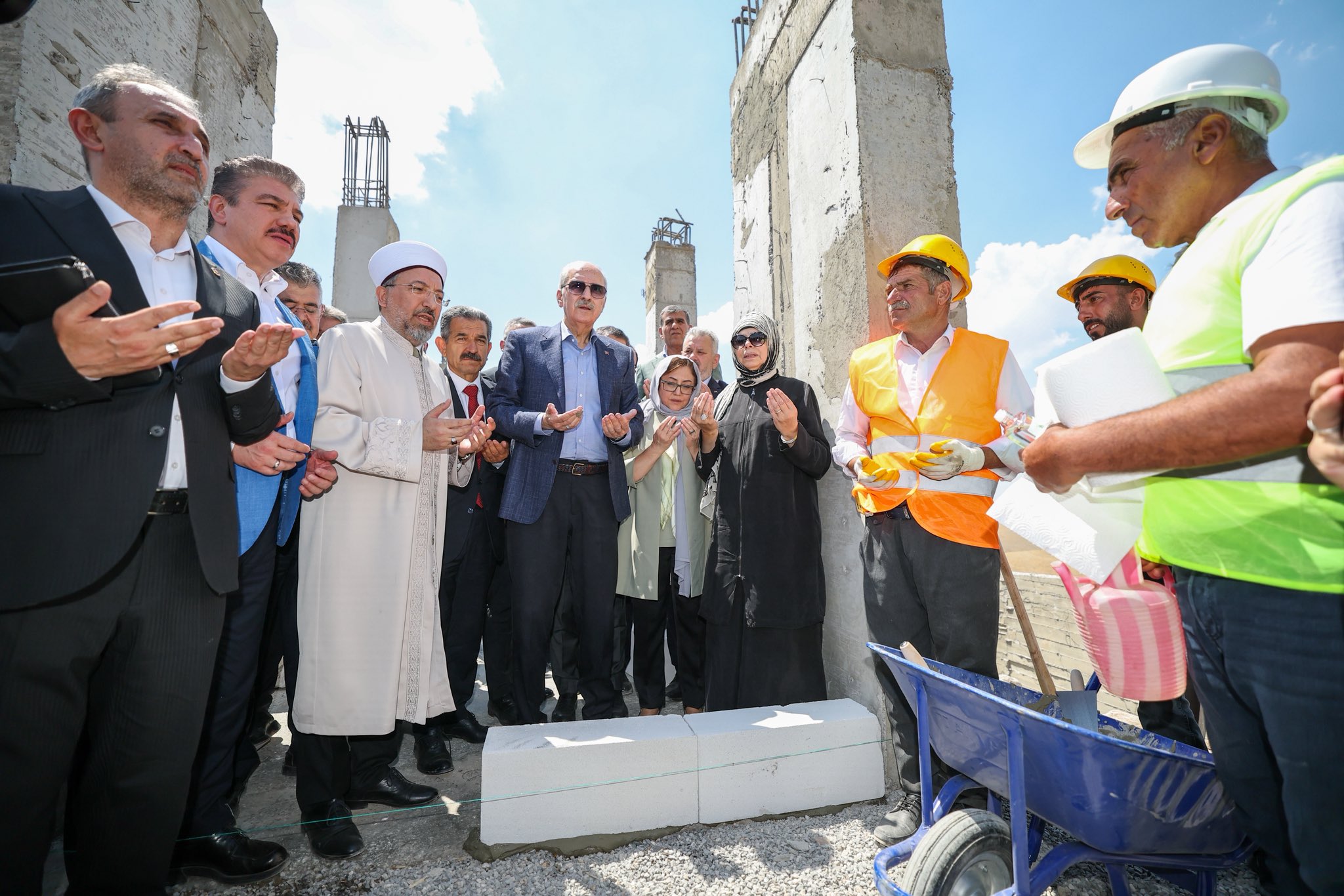Numan Kurtulmuş törende konuşma yaparken