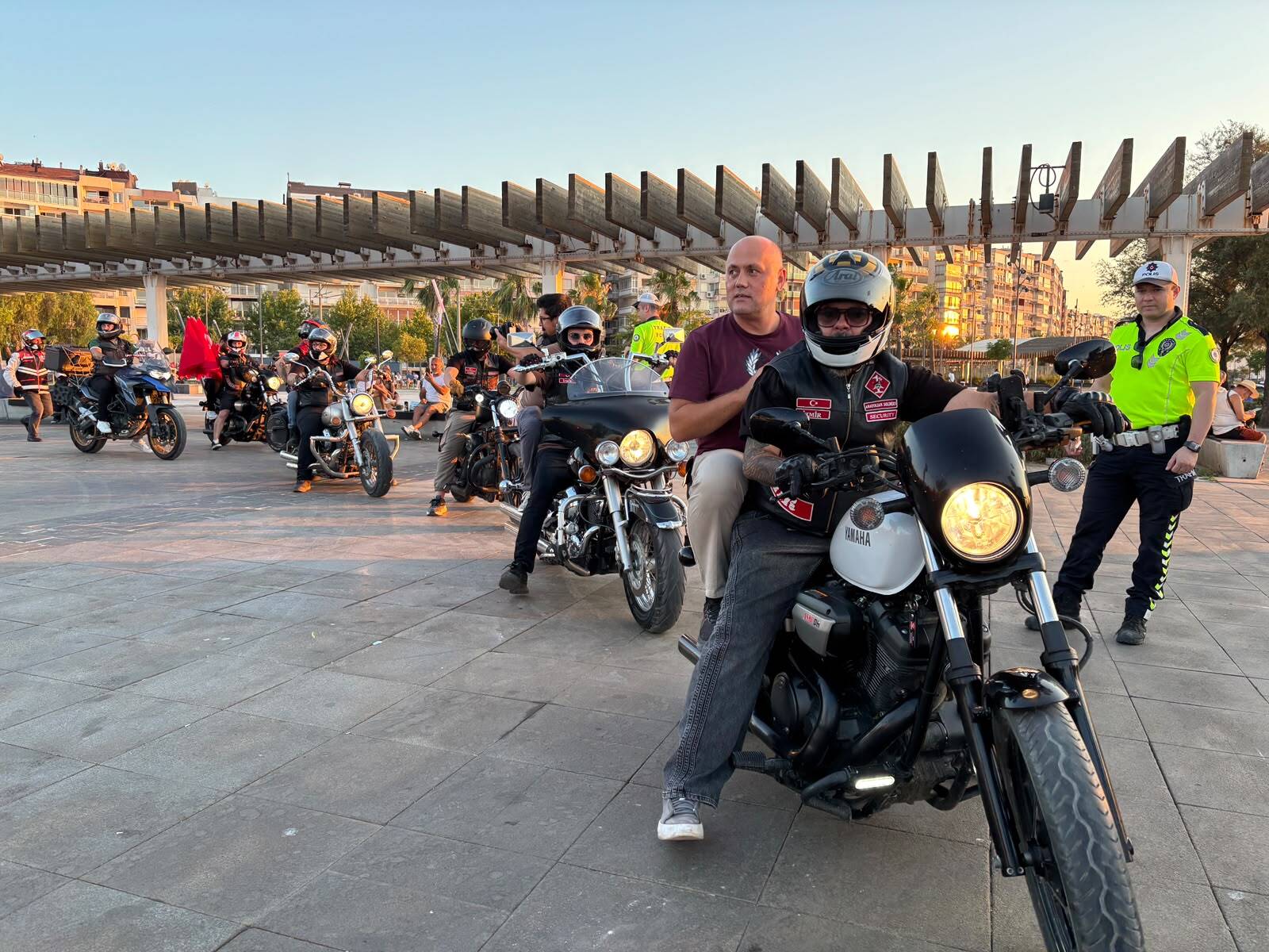 Motosikletlilerden 15 Temmuz mesajı