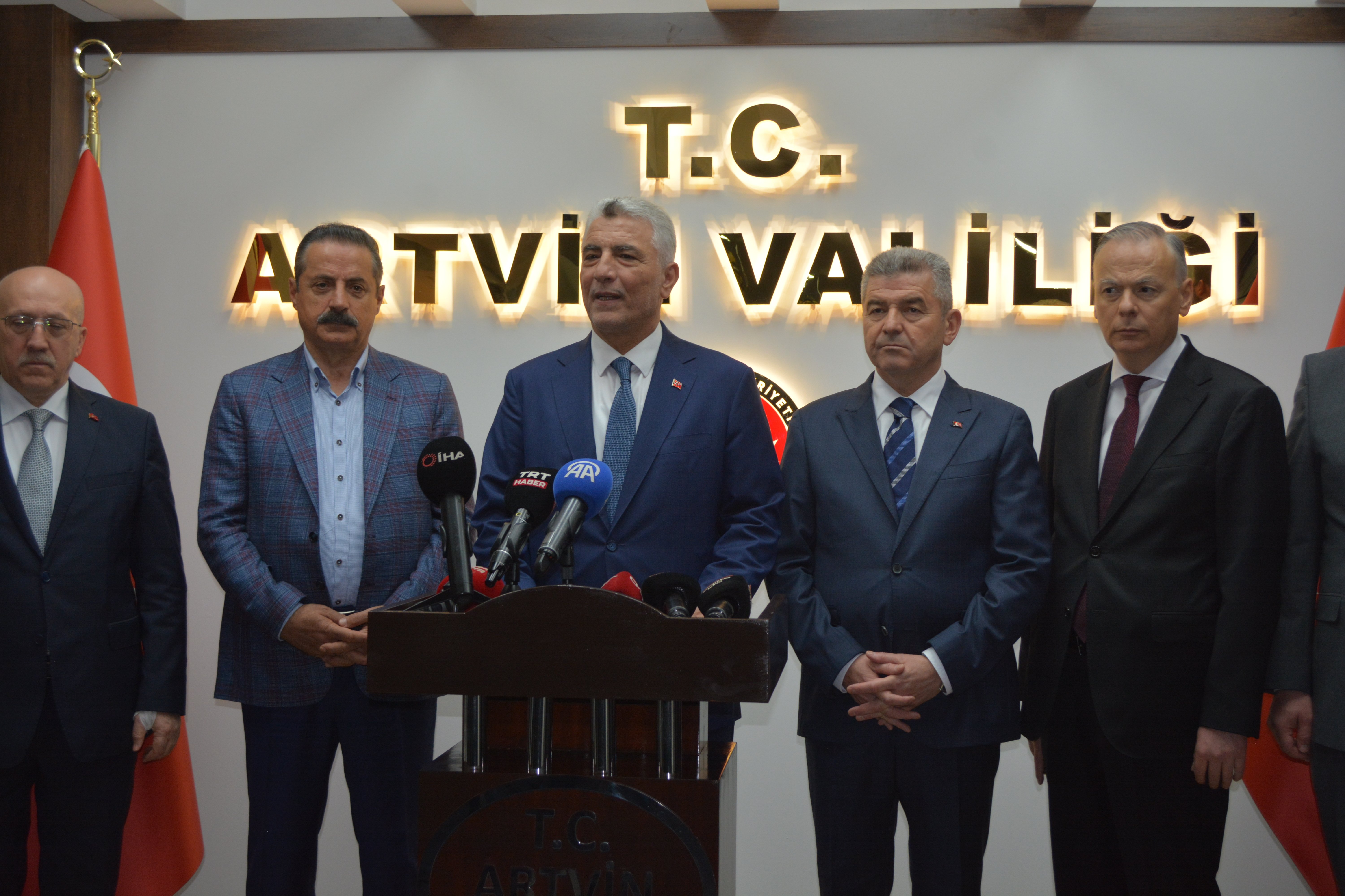 Ticaret Bakanı Ömer Bolat Sarp Gümrük Kapısı