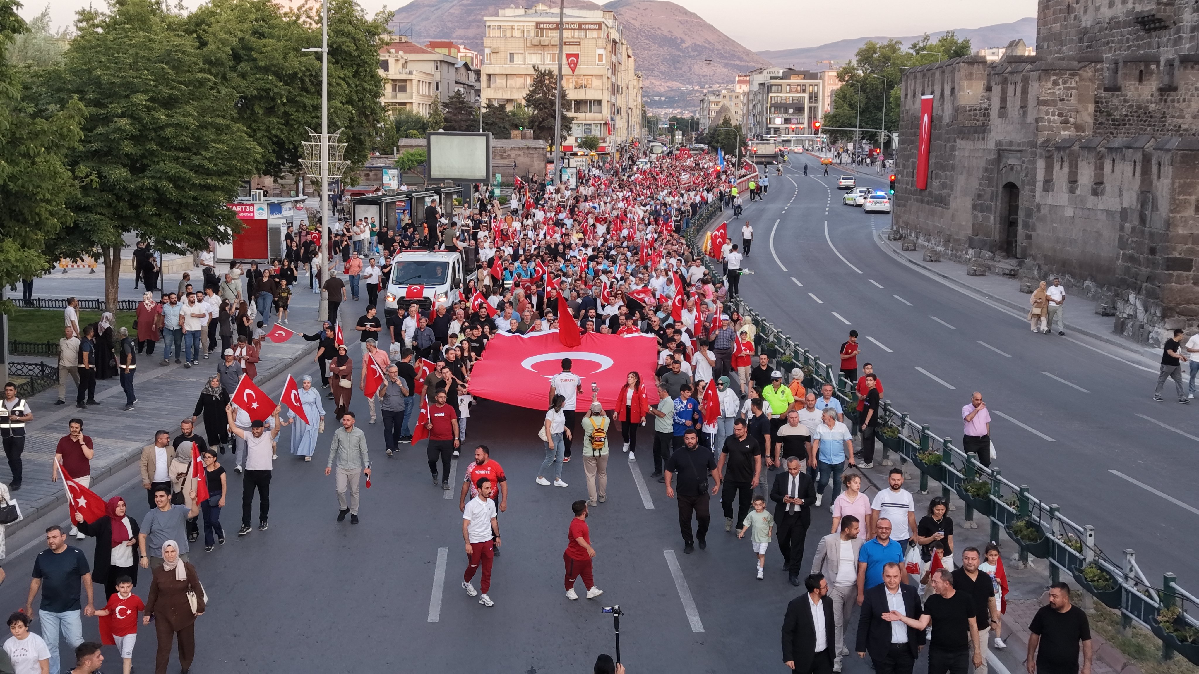 Kayseri Valisi Gökmen Çiçek konuşuyor