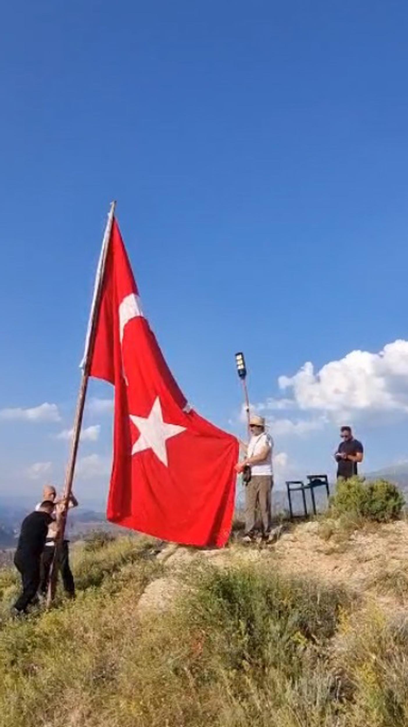 Emre Öztaş Stare Dağı bayrak çağrısı