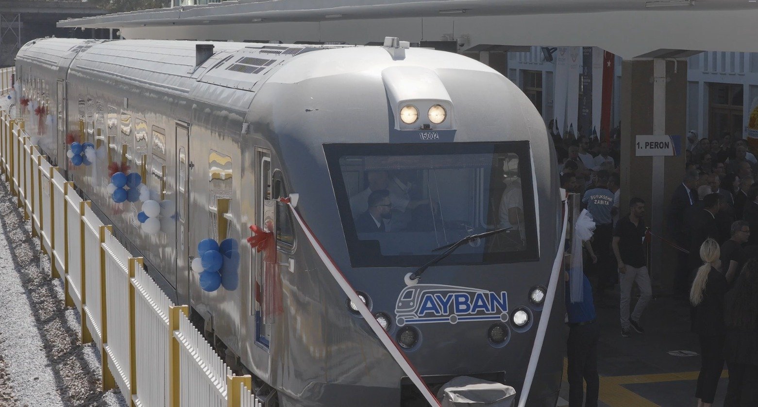 AYBAN treni raylarda