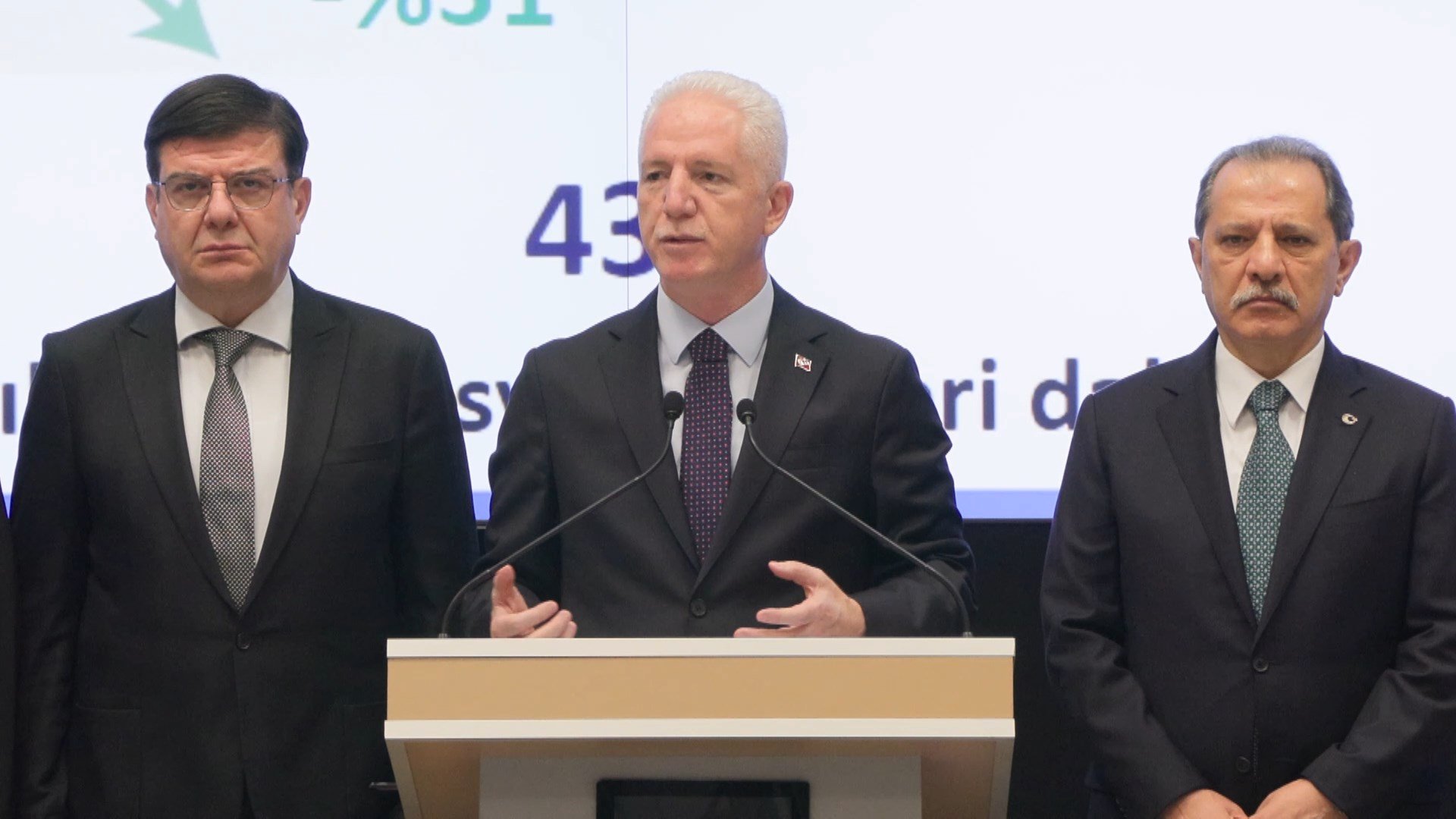 İstanbul Valisi Davut Gül emniyet verilerini açıklıyor
