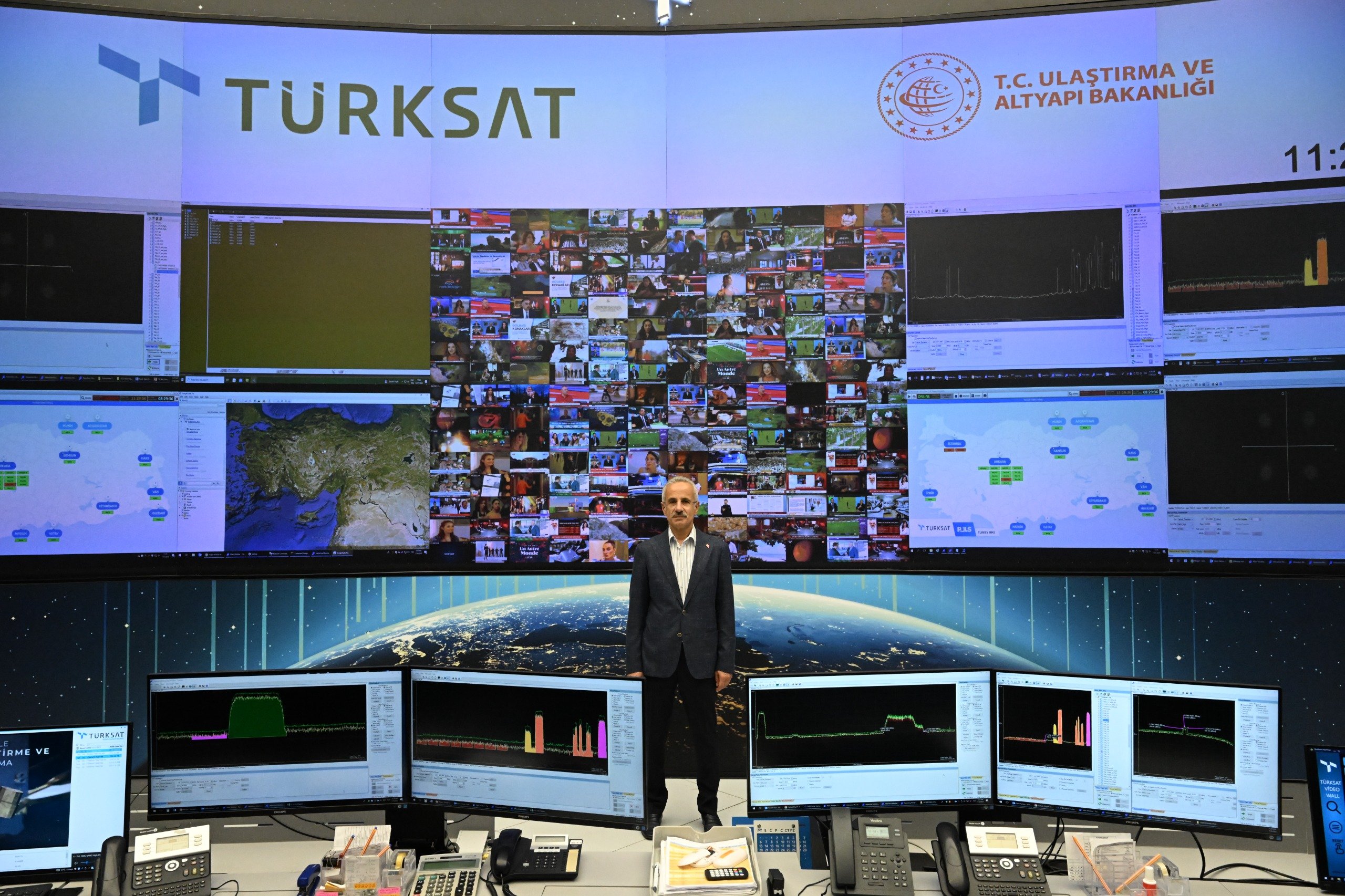 Ulaştırma ve Altyapı Bakanı Abdulkadir Uraloğlu, Türksat Gölbaşı Veri Merkezi projesini açıklıyor.