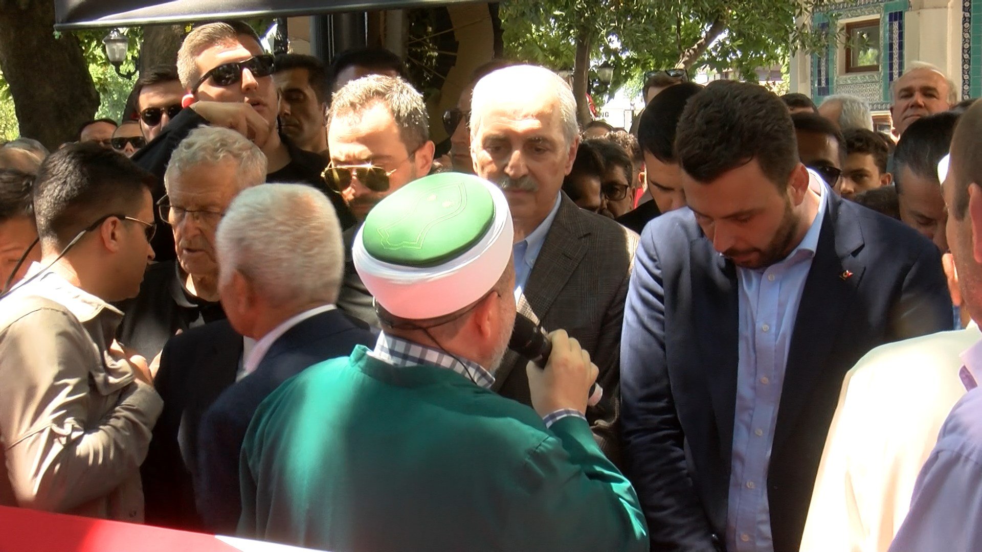 Cenaze namazına katılan siyasetçiler