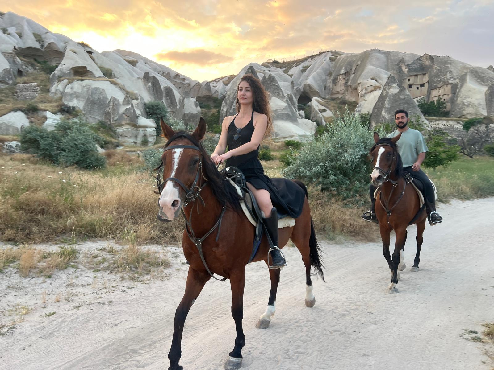 Kapadokya balonlar eşliğinde at turu