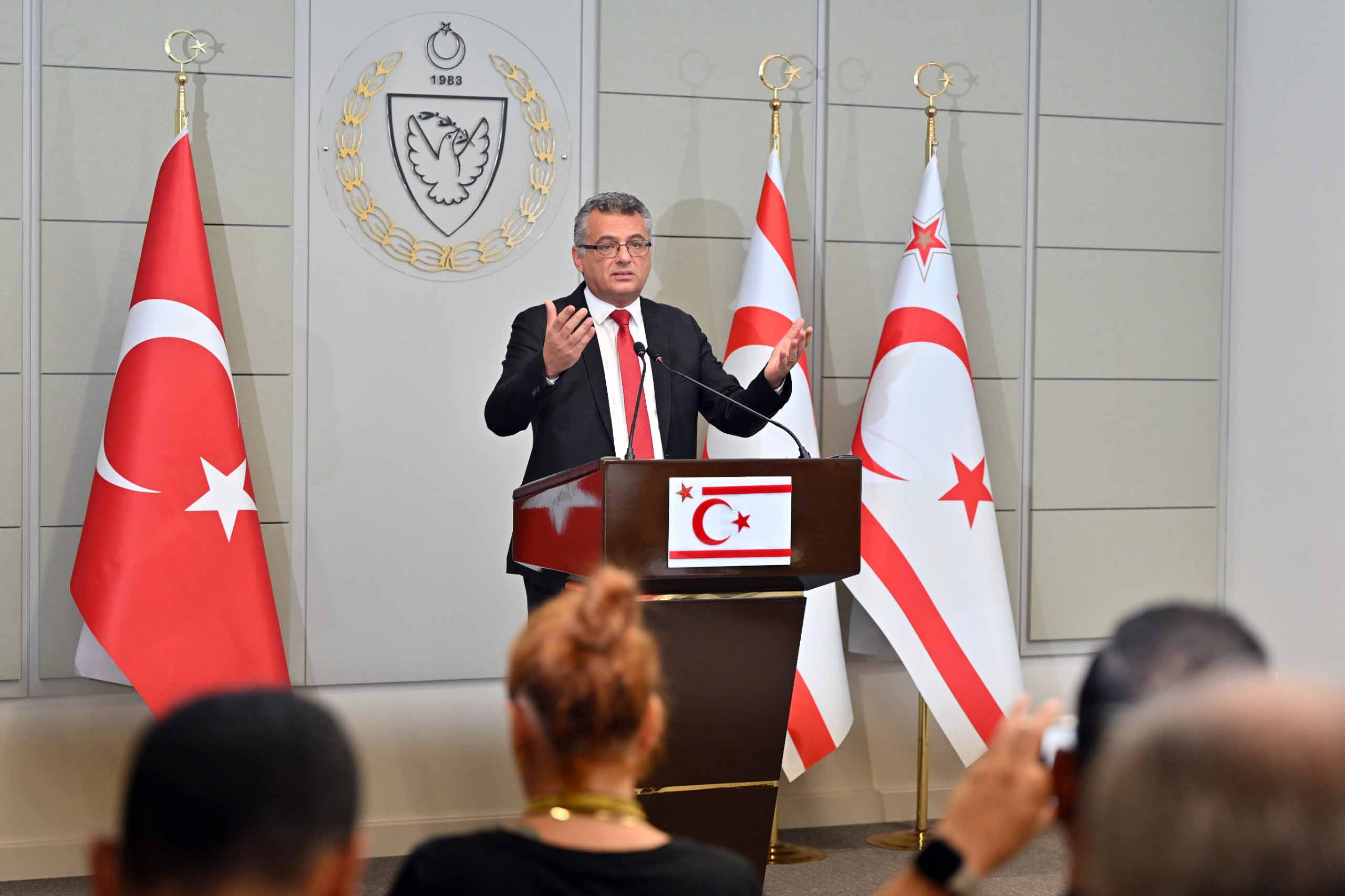 KKTC Cumhurbaşkanı Tufan Erhürman basın mensuplarına sesleniyor