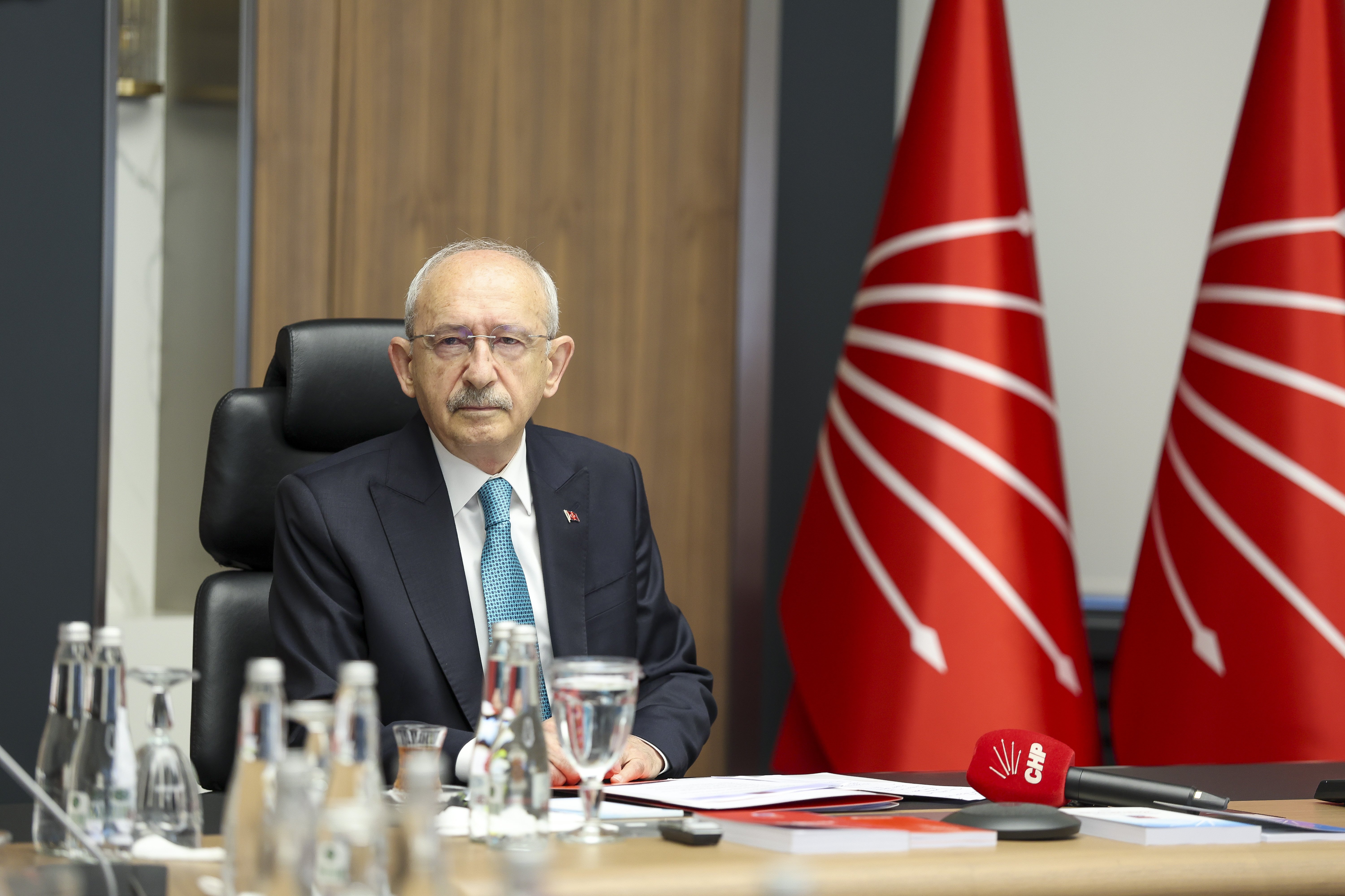 Kılıçdaroğlu kadın cinayetlerinde yakınlarını kaybeden ailelerle görüşüyor