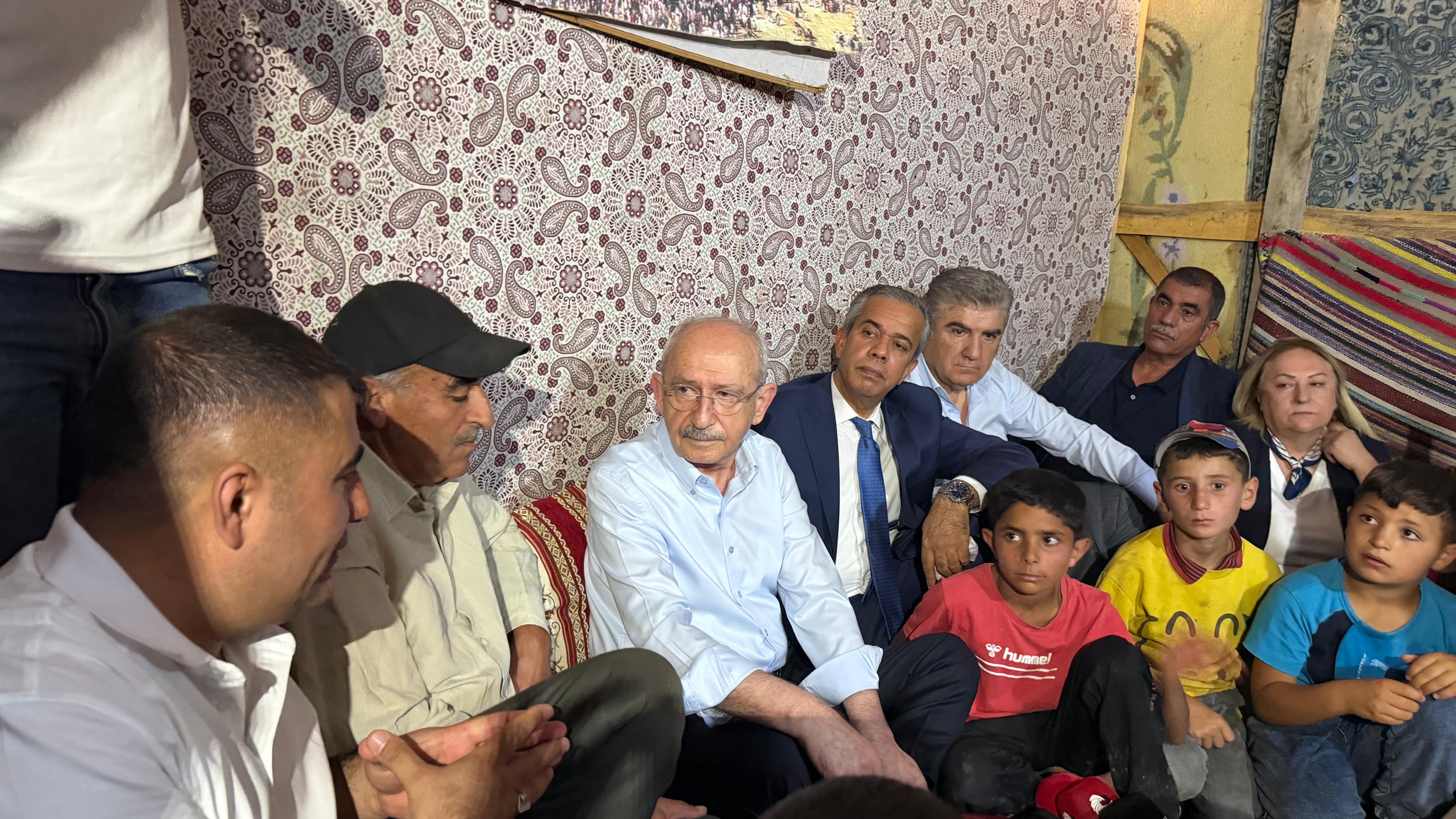 Kemal Kılıçdaroğlu, mevsimlik tarım işçileriyle görüştü