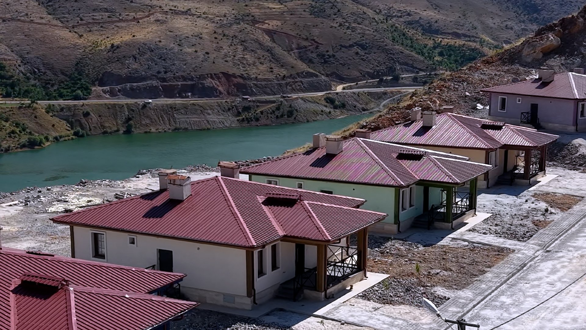 Adıyaman Gölbağ köy evleri manzara