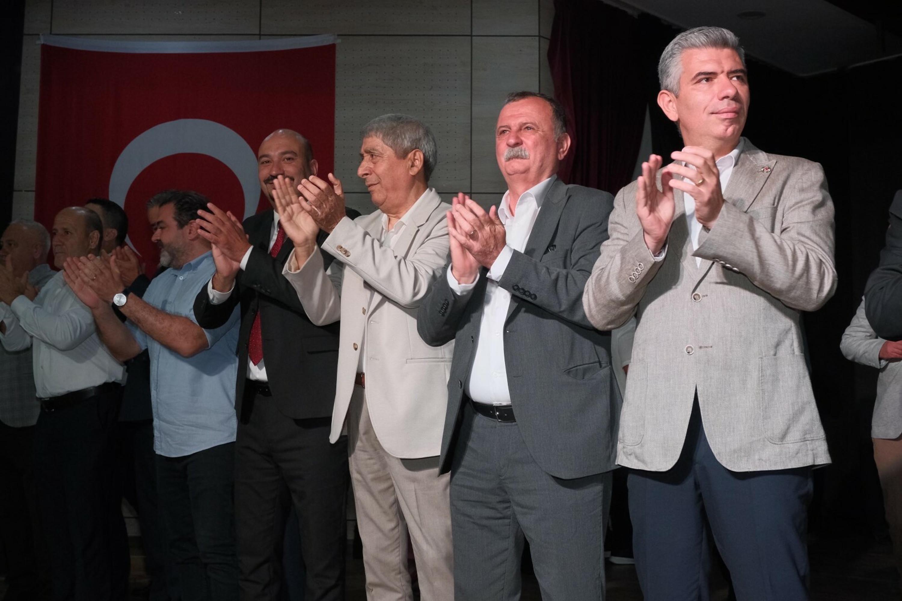 Yeni Parti rozet takma töreni