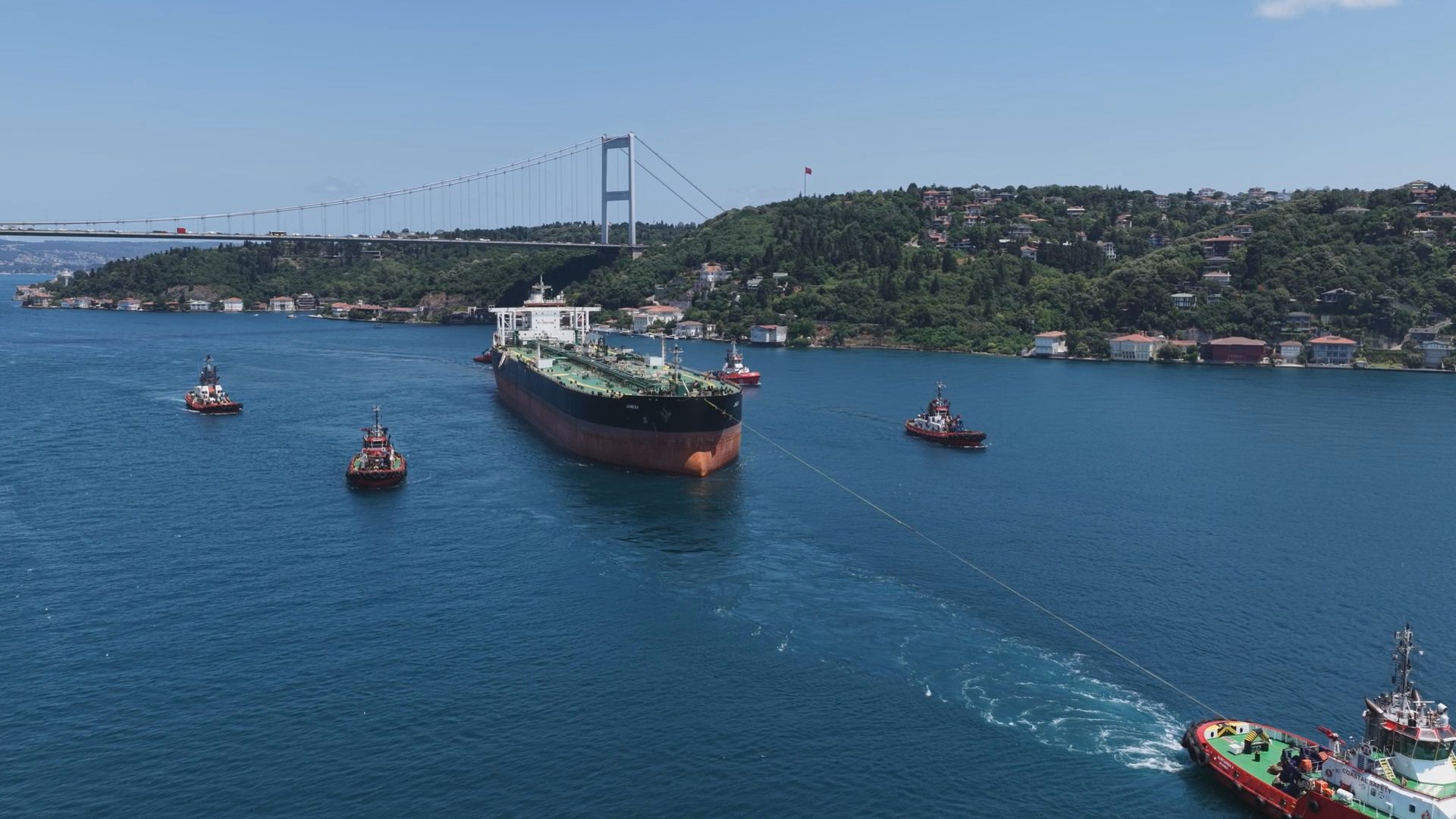 JAMES II gemisinin İstanbul Boğazı geçişi