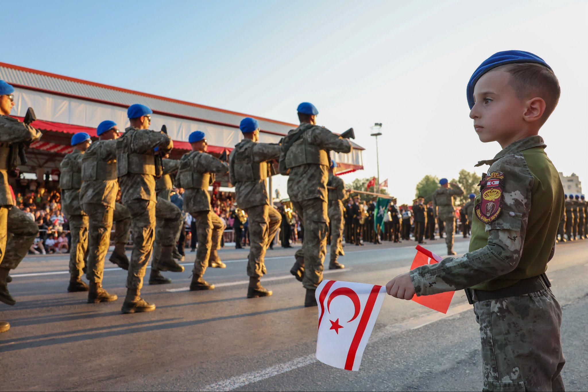 Cevdet Yılmaz ve KKTC heyeti tören alanında