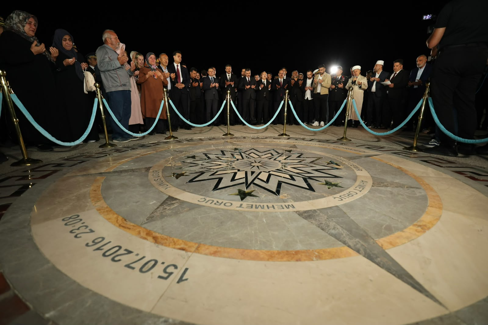 Anma törenine katılan şehit yakınları