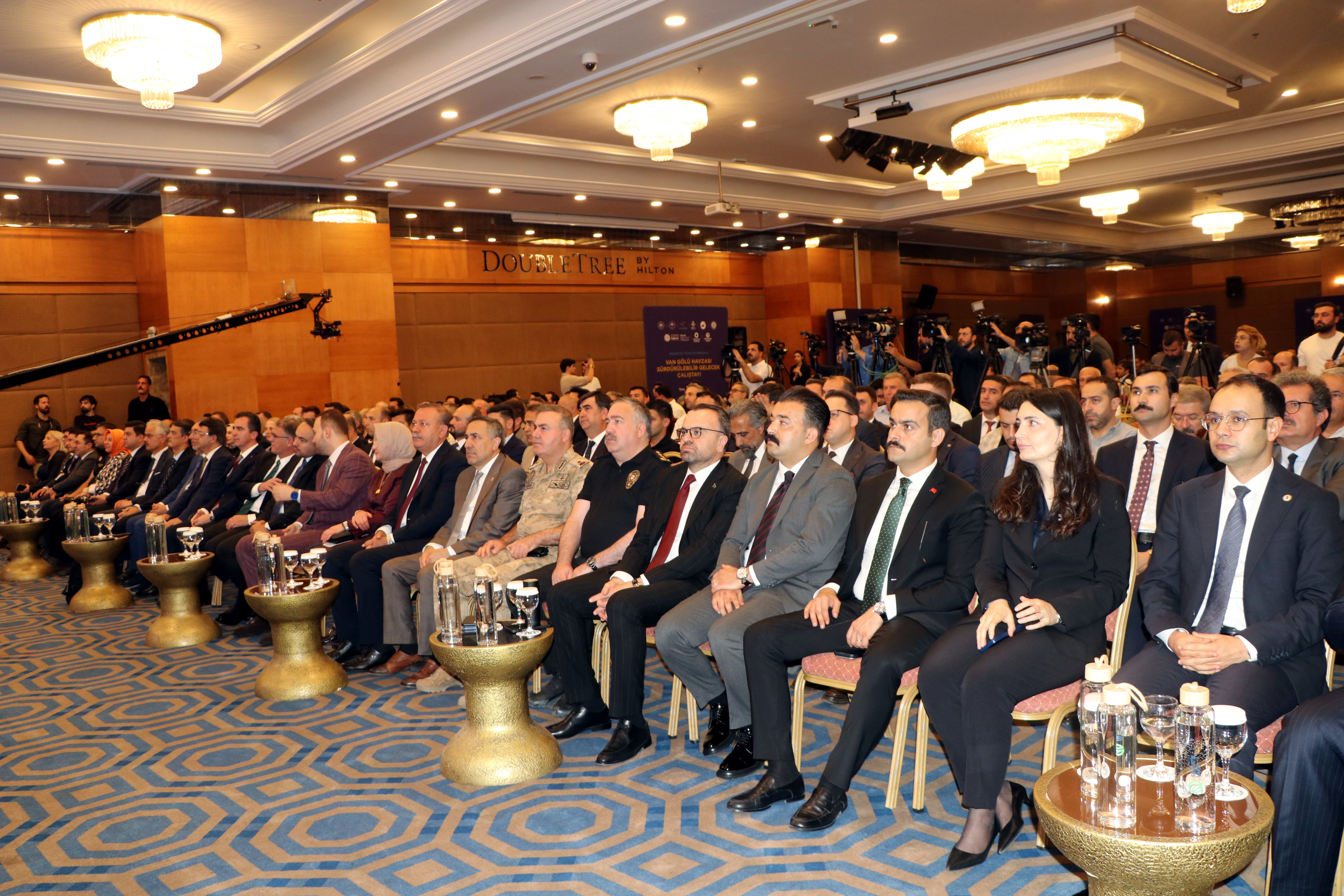 Demiralp çalıştayda konuşuyor