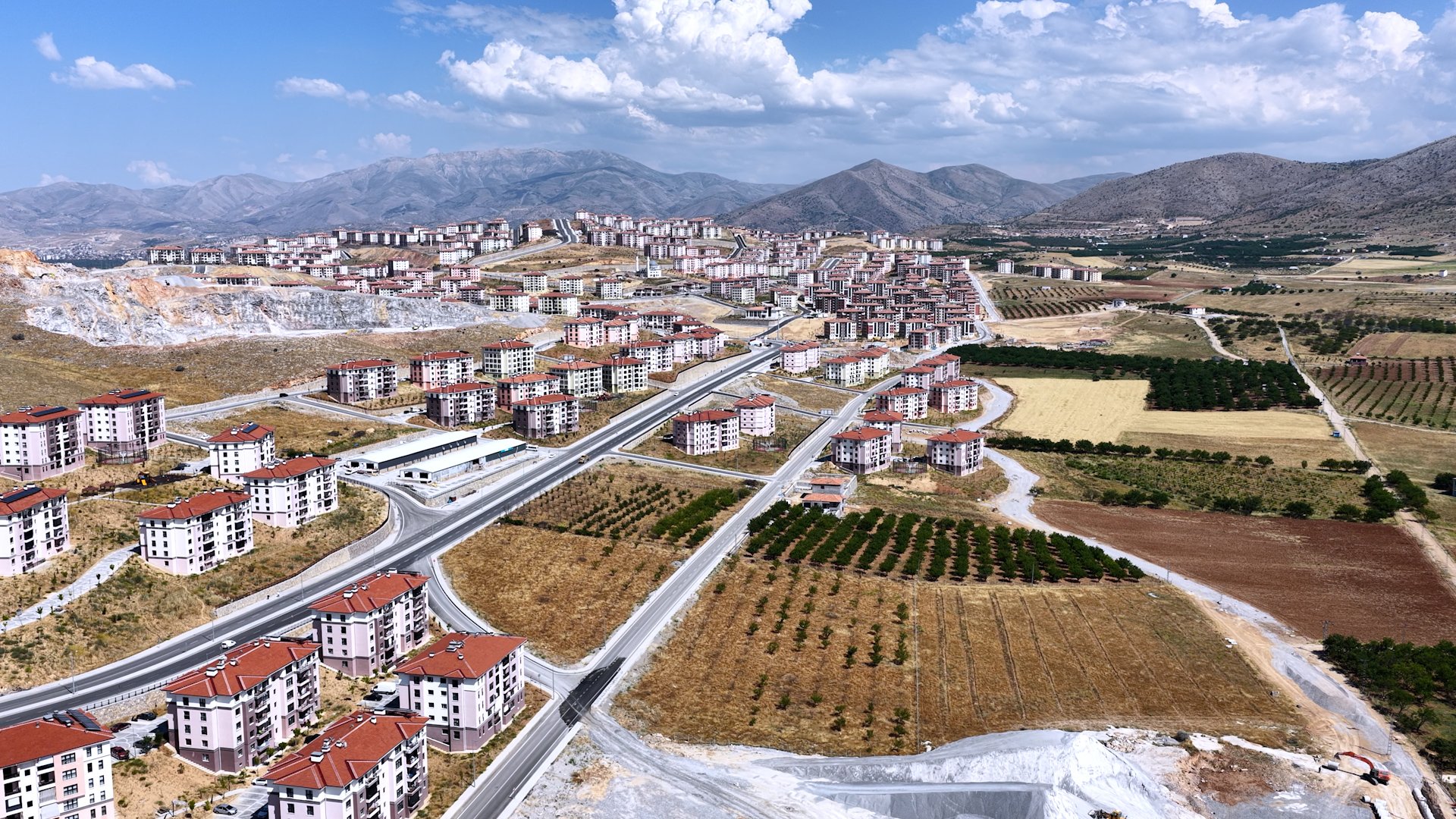 Başar çifti yeni evlerinde