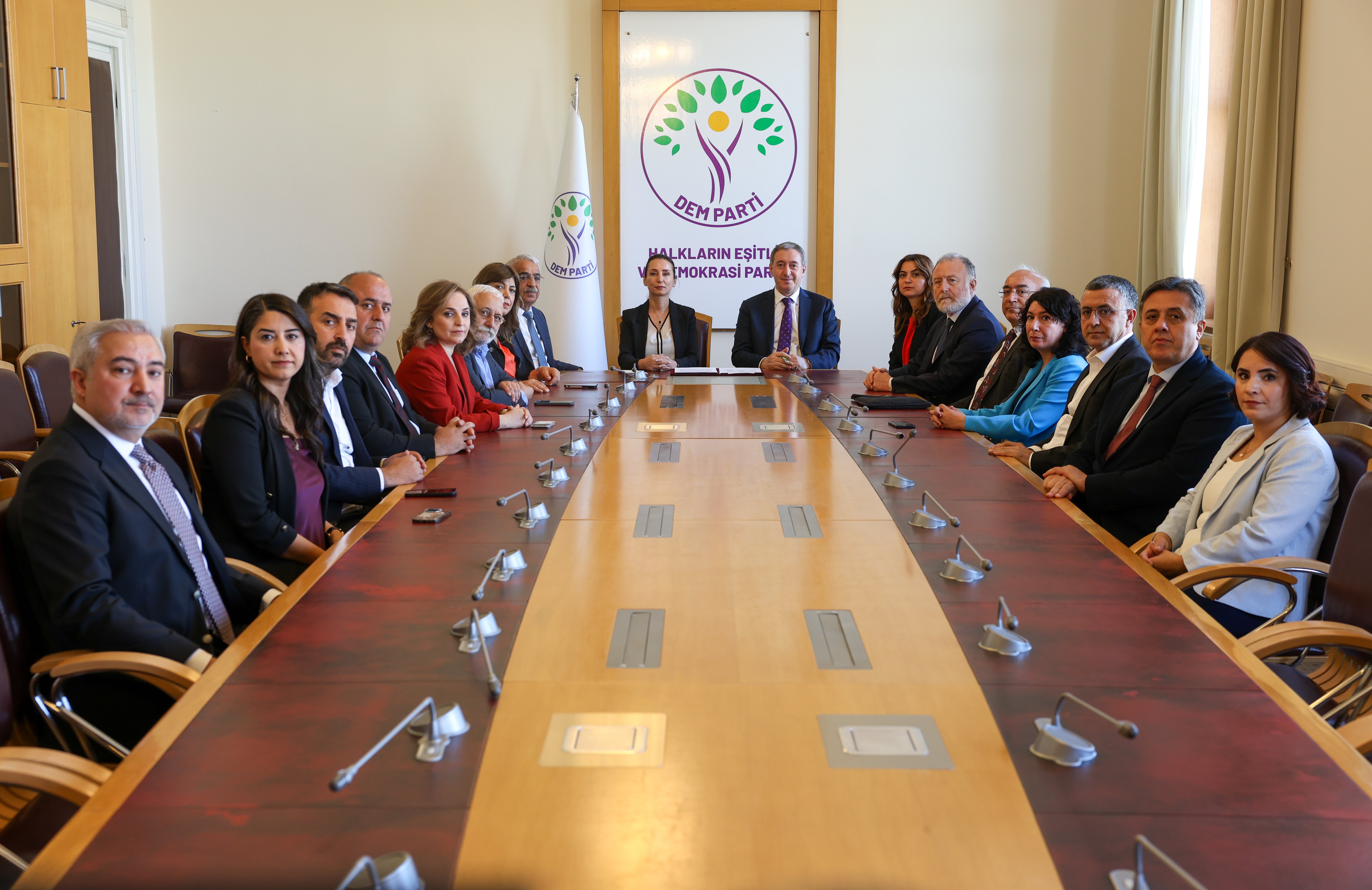 DEM Parti çerçeve yasa imza