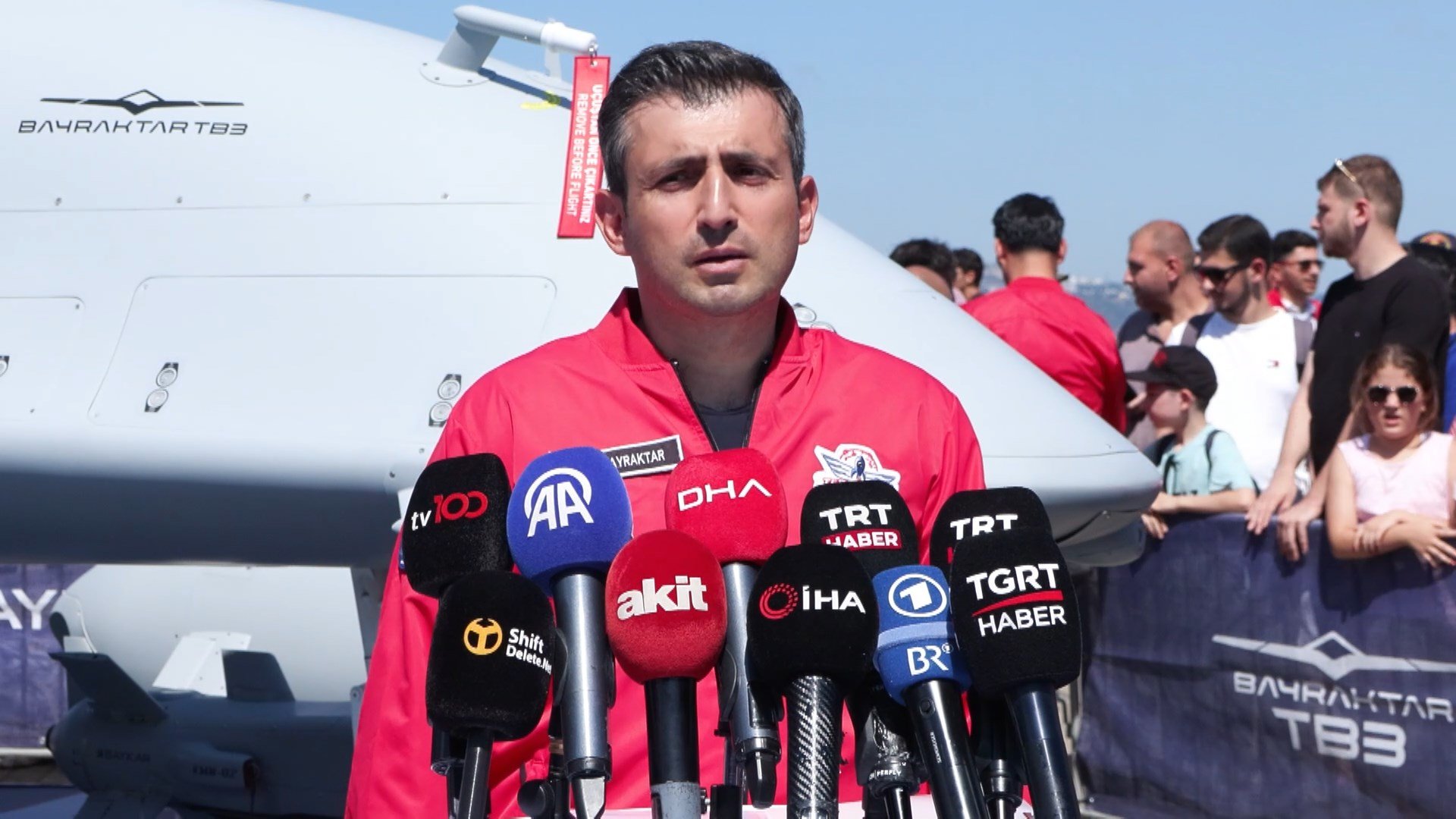 Selçuk Bayraktar TEKNOFEST Mavi Vatan etkinliğinde öğrencilerle
