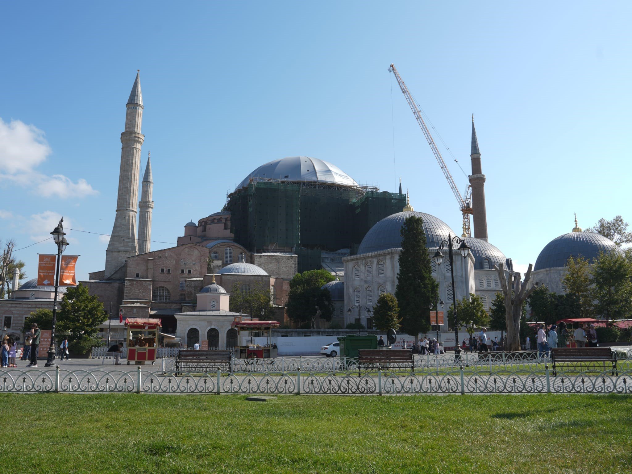 Kültür ve Turizm Bakanı Mehmet Nuri Ersoy Ayasofya restorasyonu inceliyor