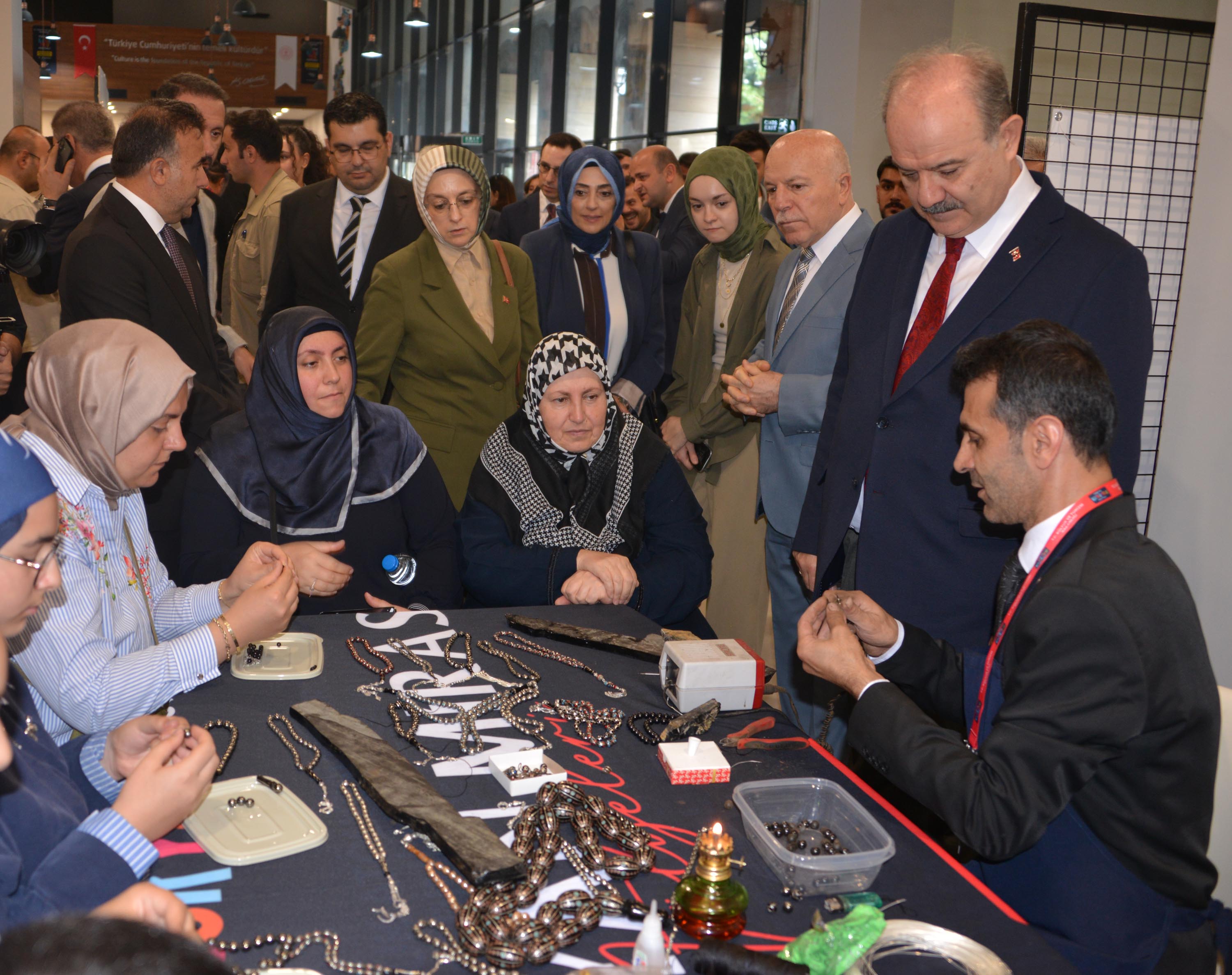 Erzurum Valisi Aydın Baruş konuşma yapıyor