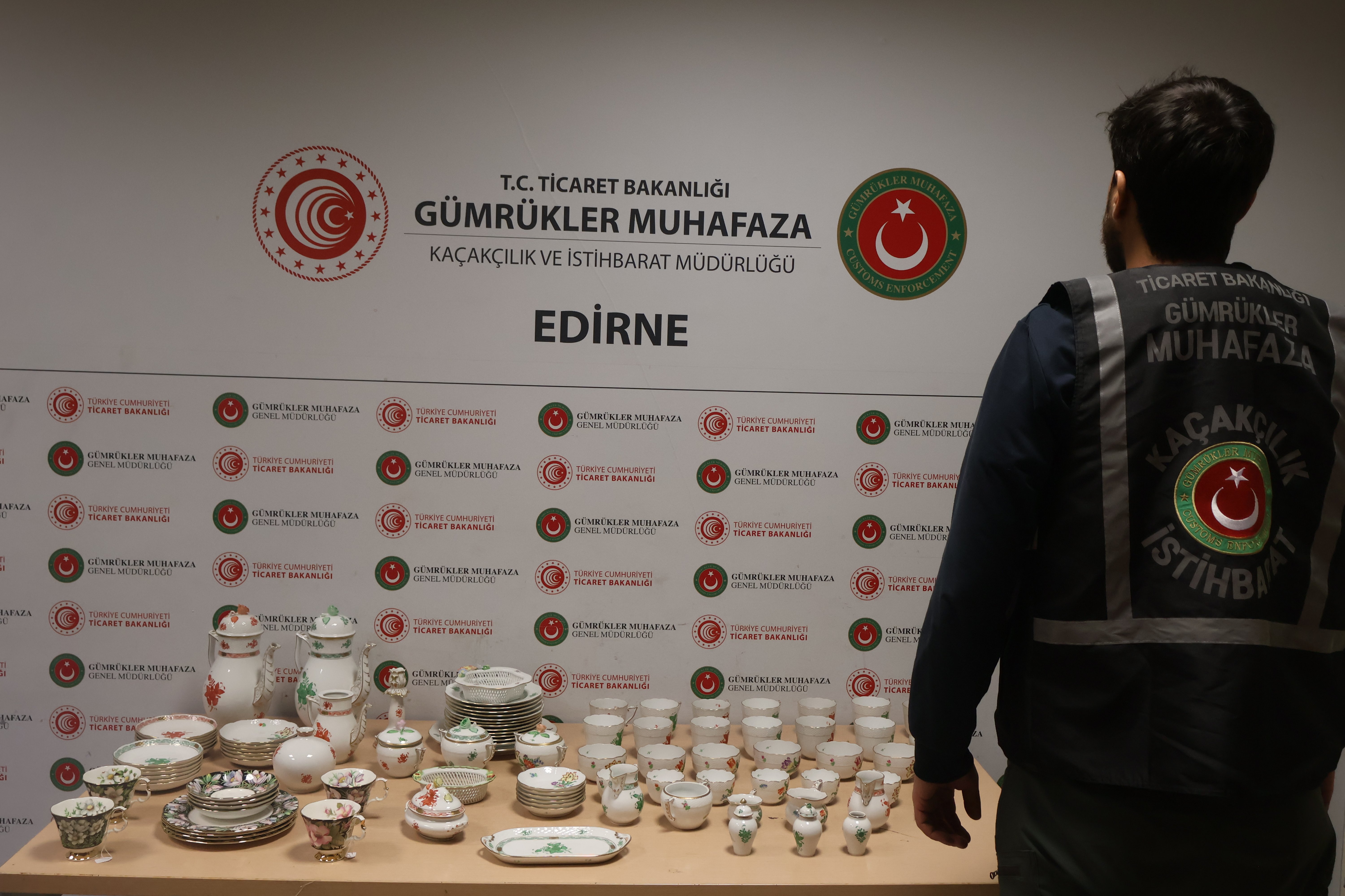 Ticaret Bakanlığı 7 ayda 71 milyar TL değerinde kaçak eşya ele geçirdi