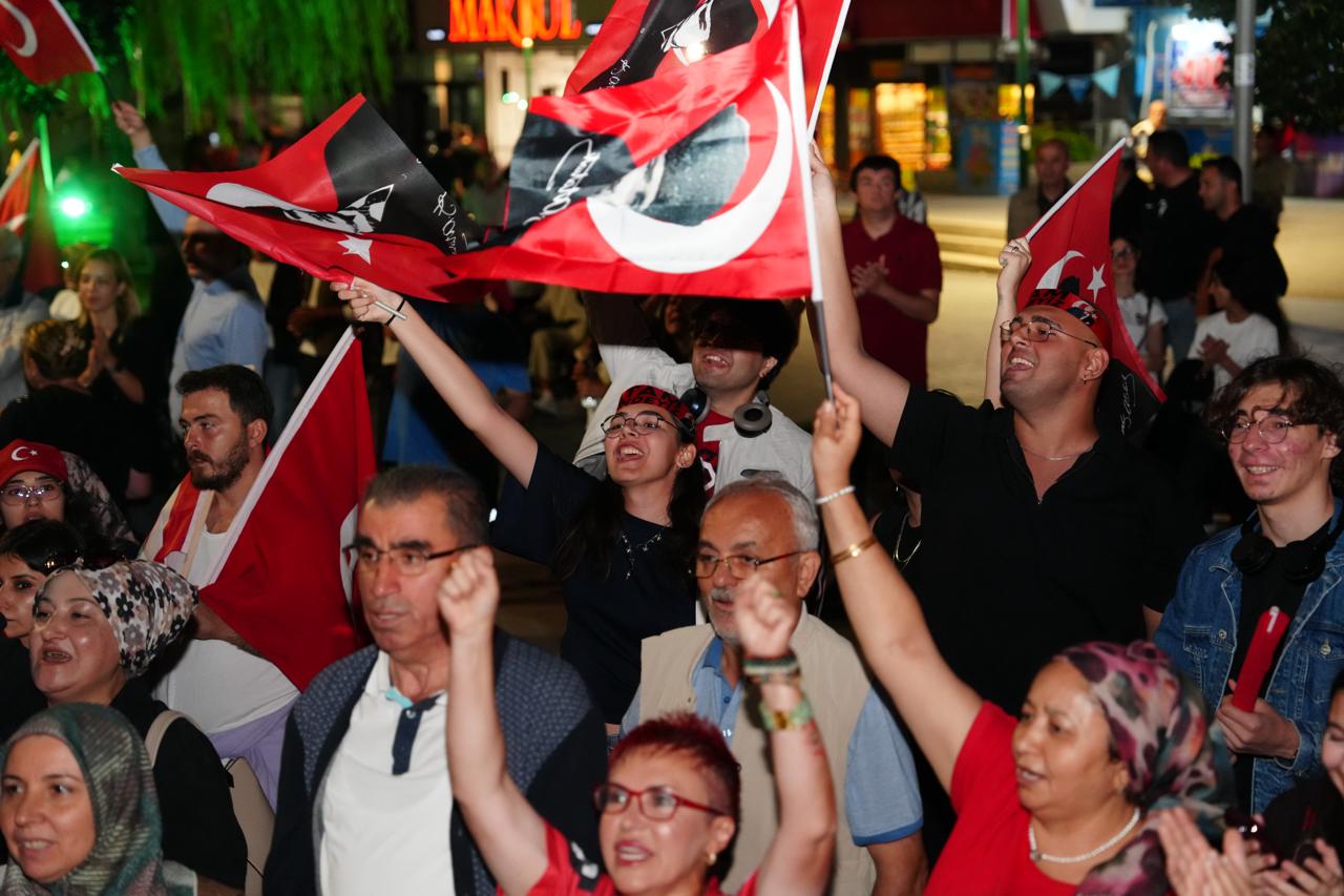 30 Ağustos gece yürüyüşü Bolu
