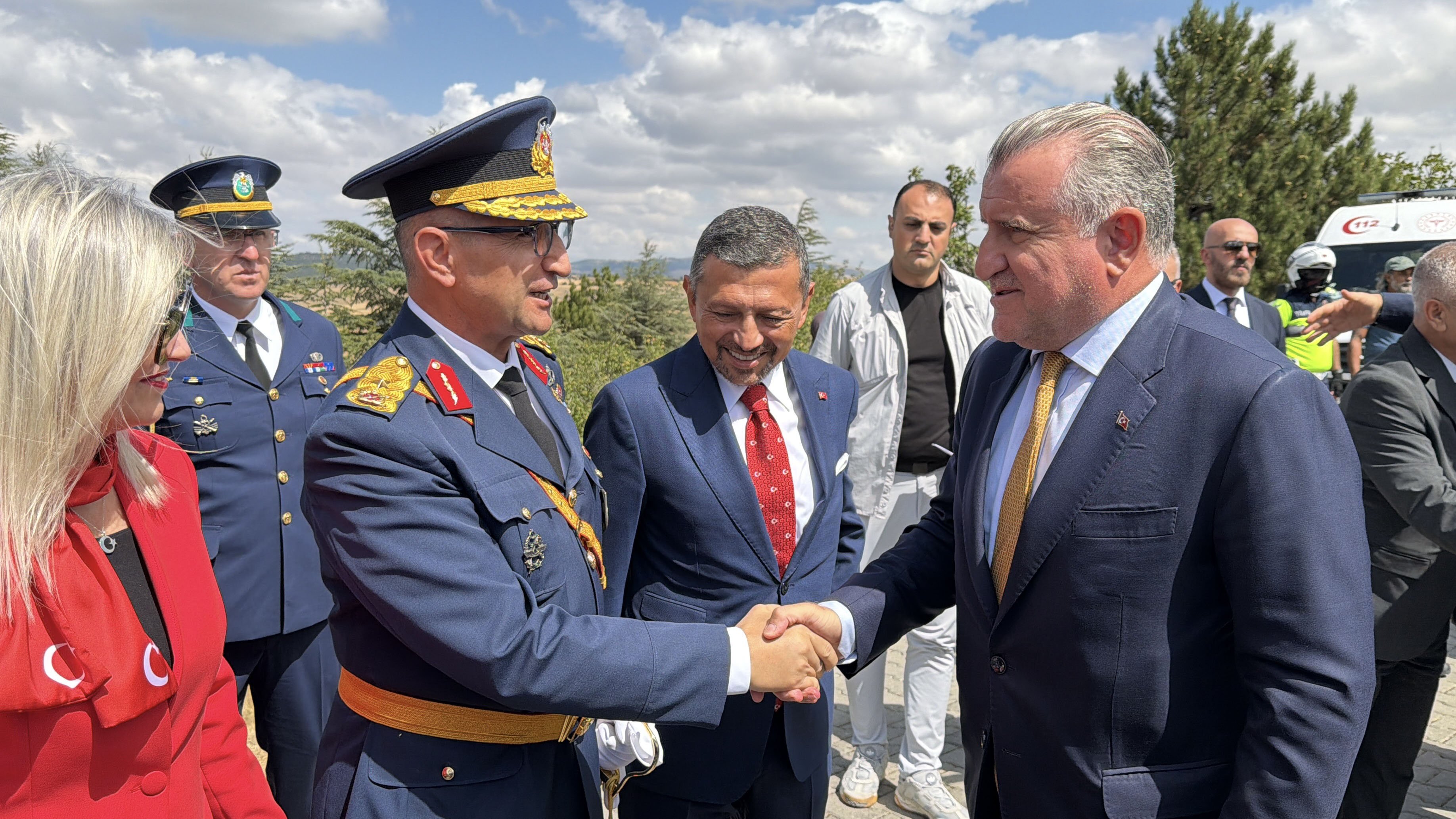 Bakan Bak, Zafer Bayramı, askerler
