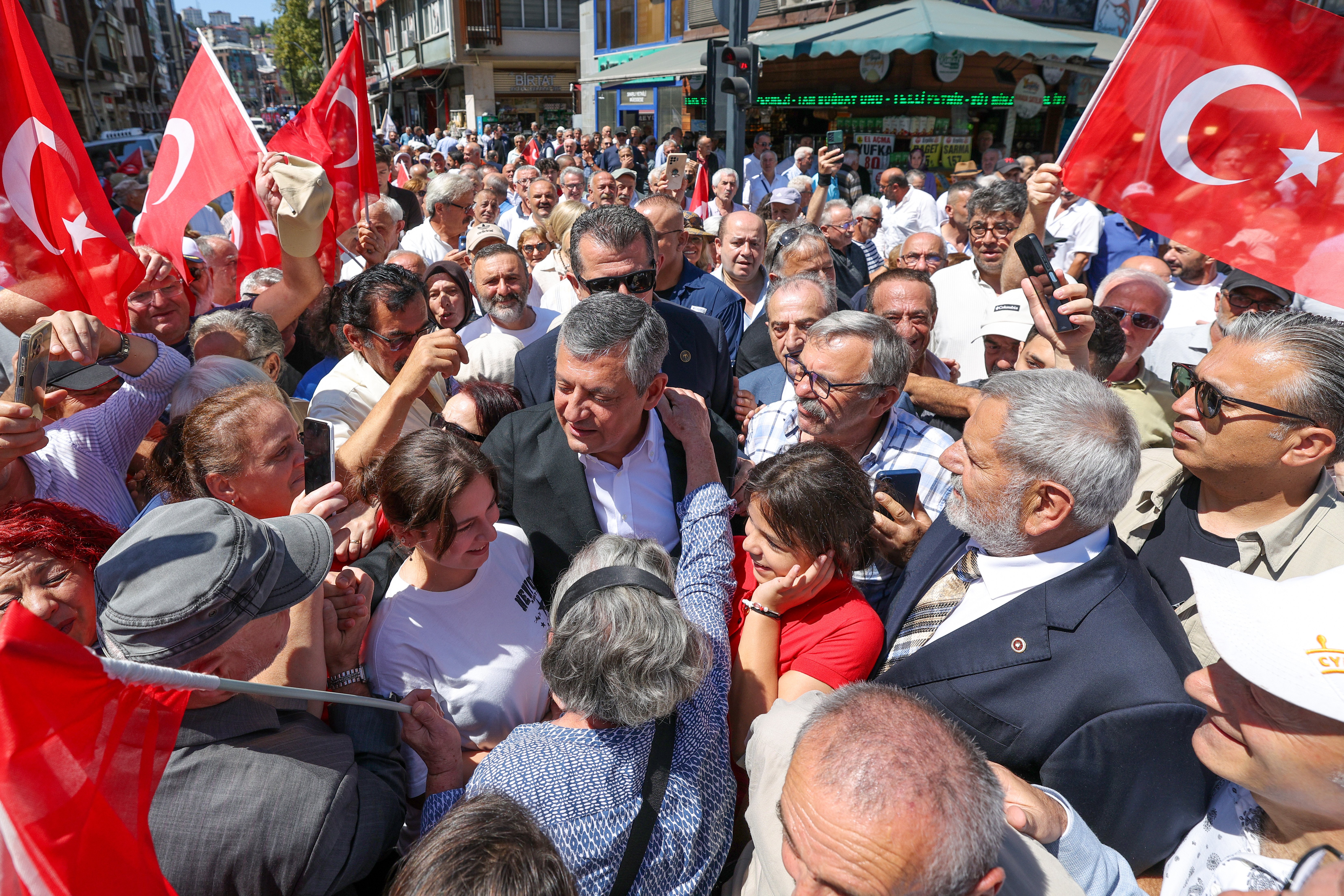 Özgür Özel Rize esnaf ziyareti