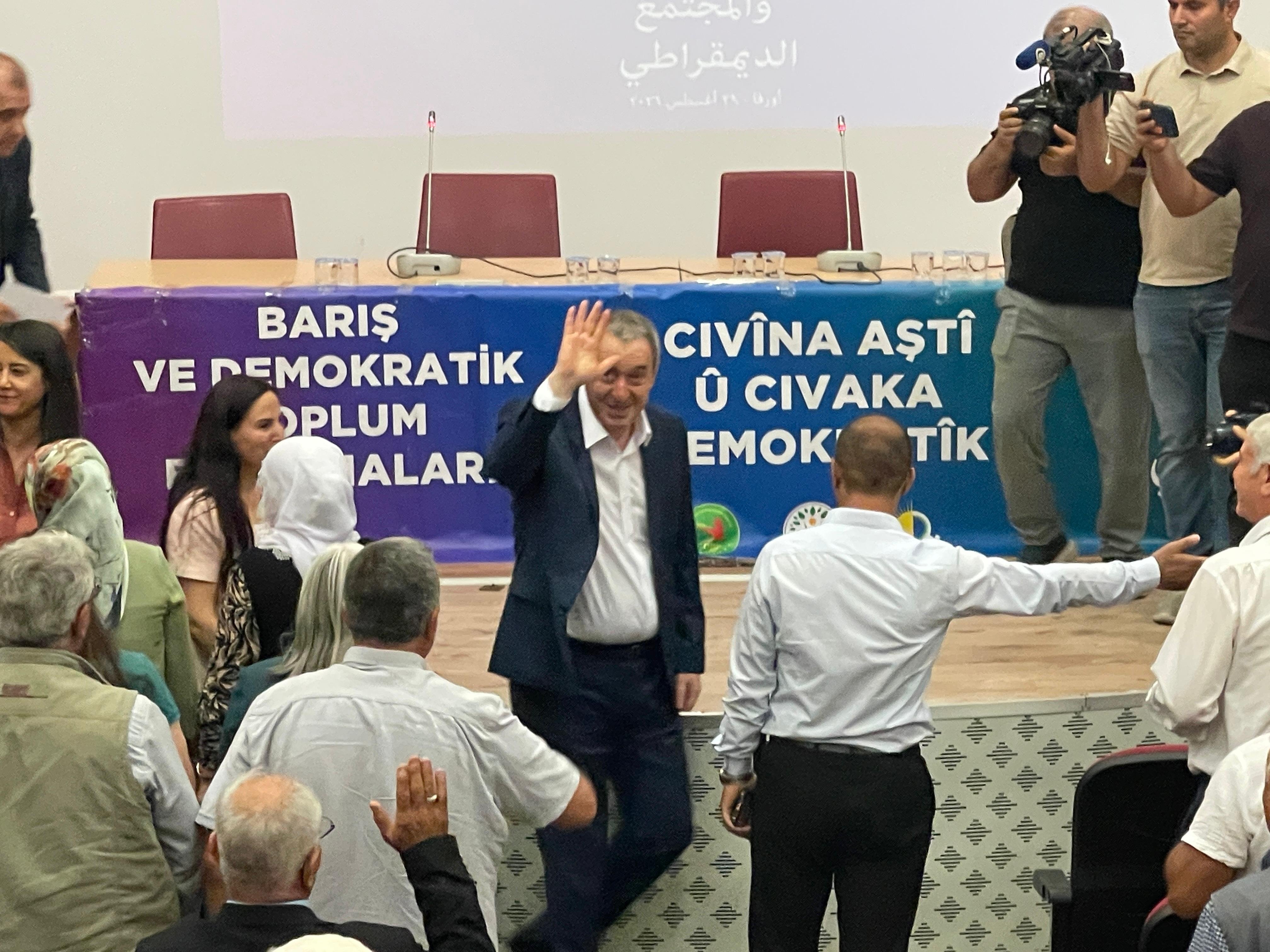 Tuncer Bakırhan açıklama yapıyor