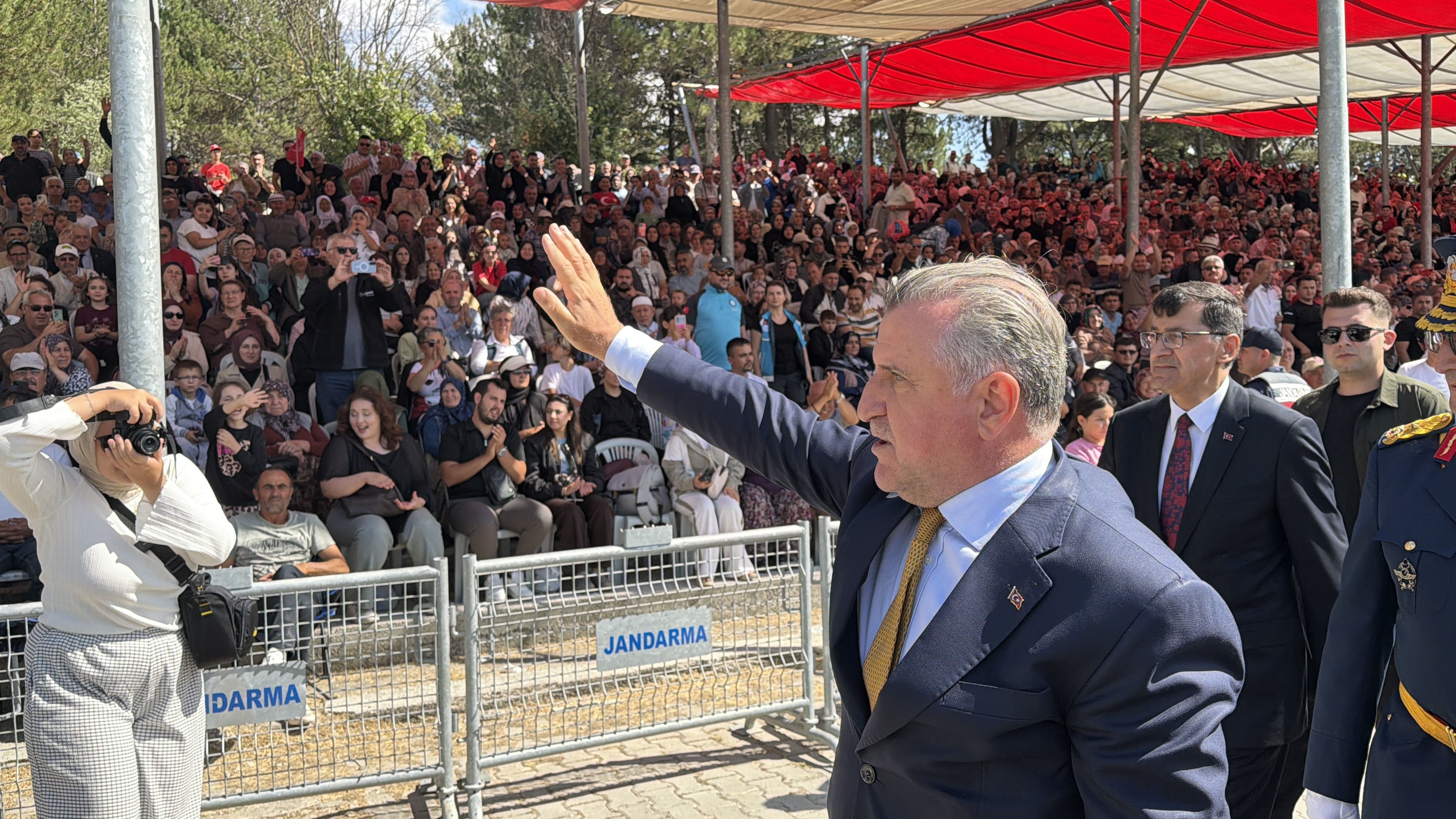 Bakan Bak, Zafer Bayramı, Türk Yıldızları