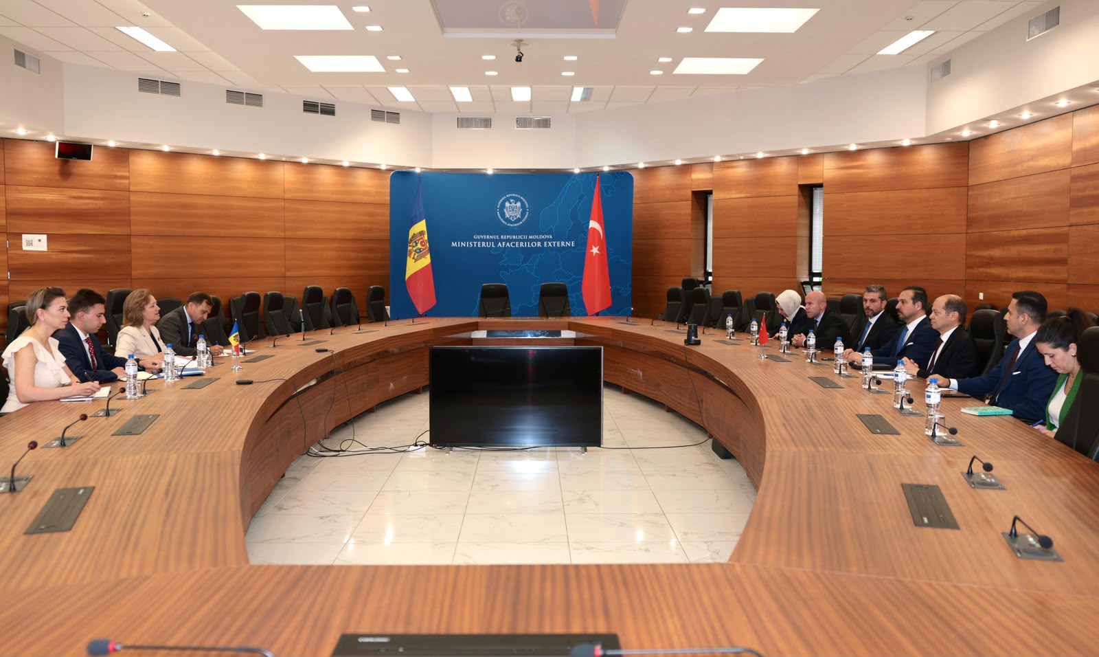 AK Partili Zorlu, Moldova Cumhurbaşkanı Sandu ile görüştü