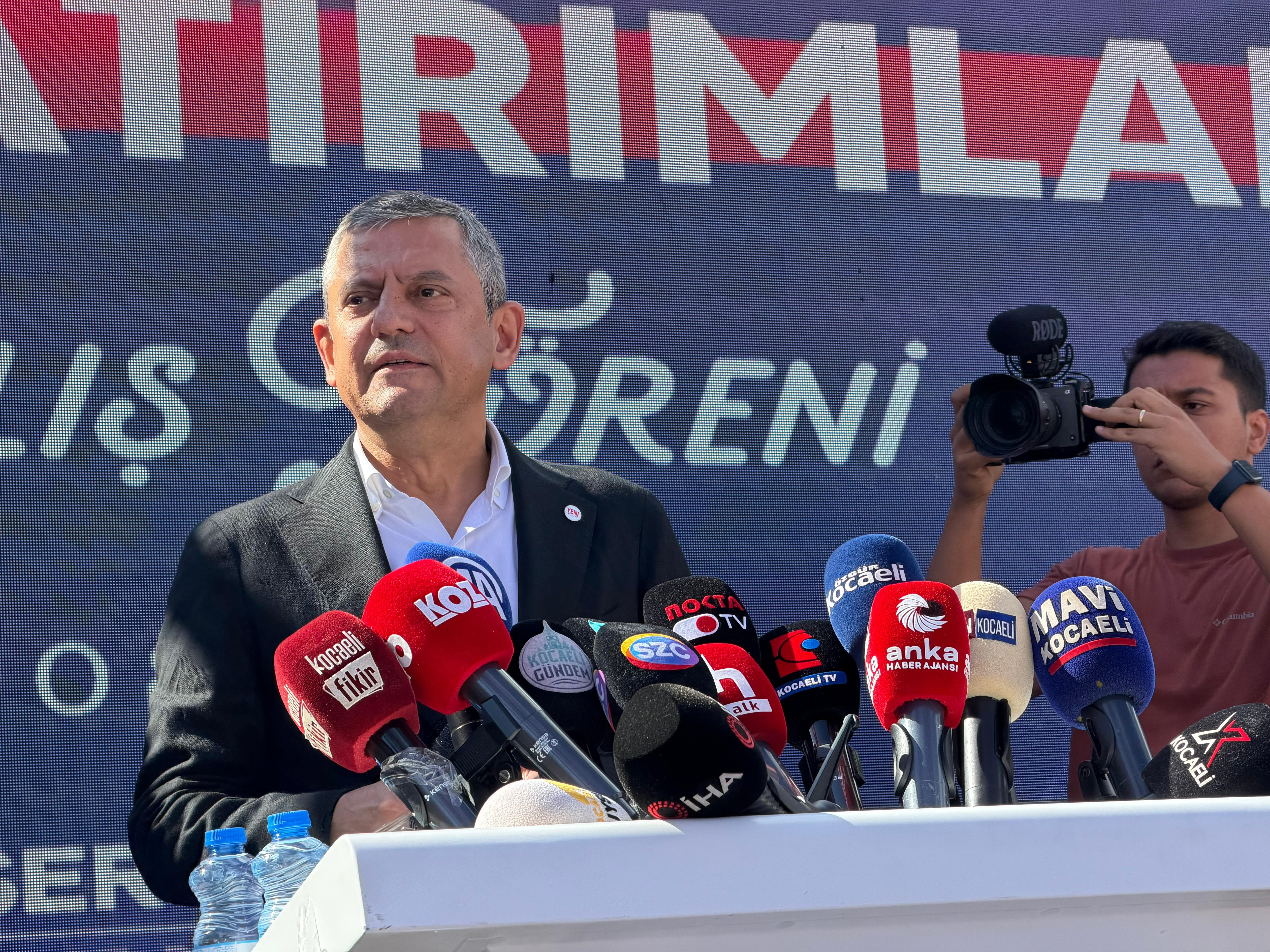 Özgür Özel vatandaşlarla buluşuyor