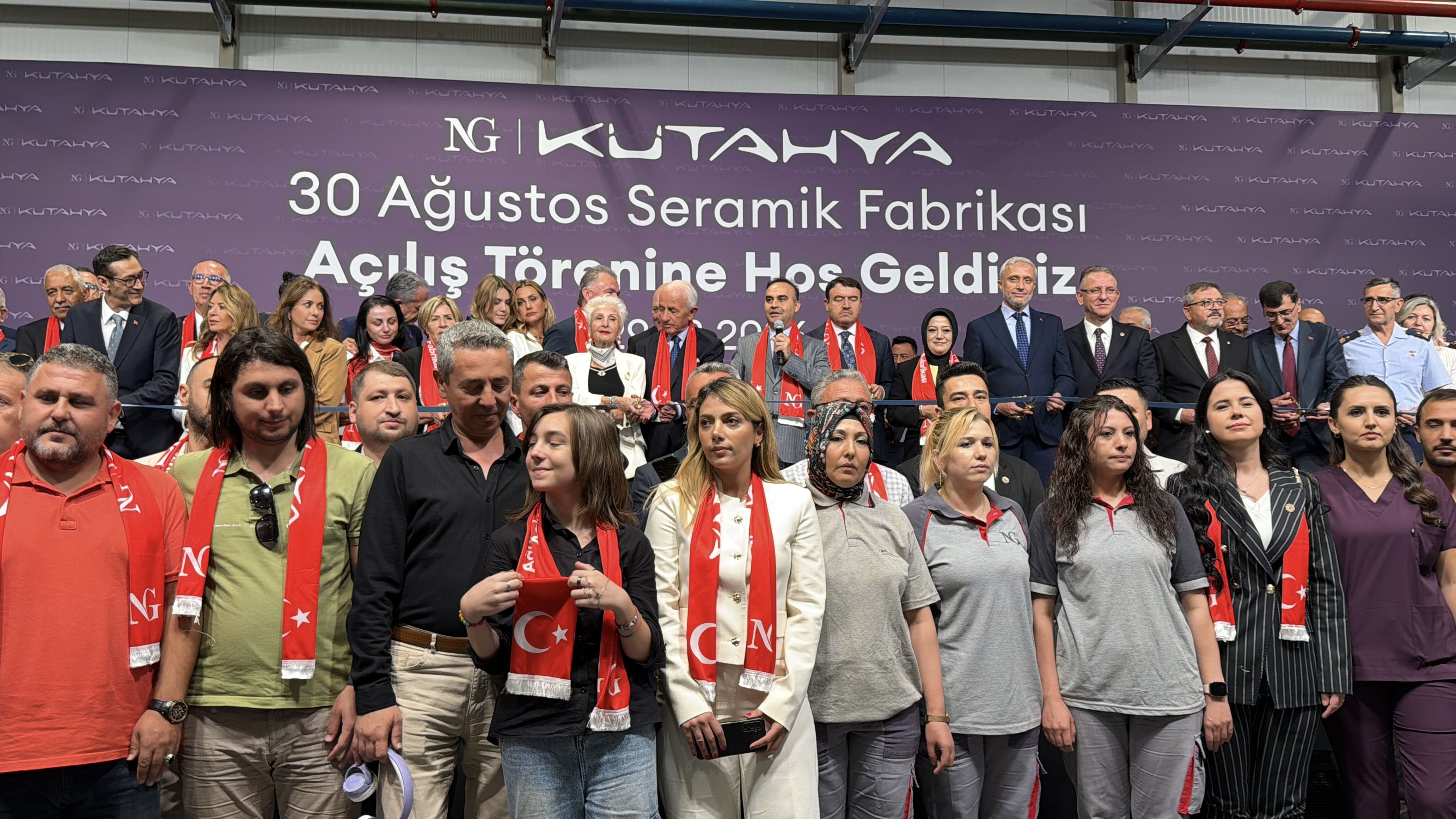 Bakan Kacır, NG Kütahya Seramik 30 Ağustos Fabrikası açılışında konuşma yapıyor
