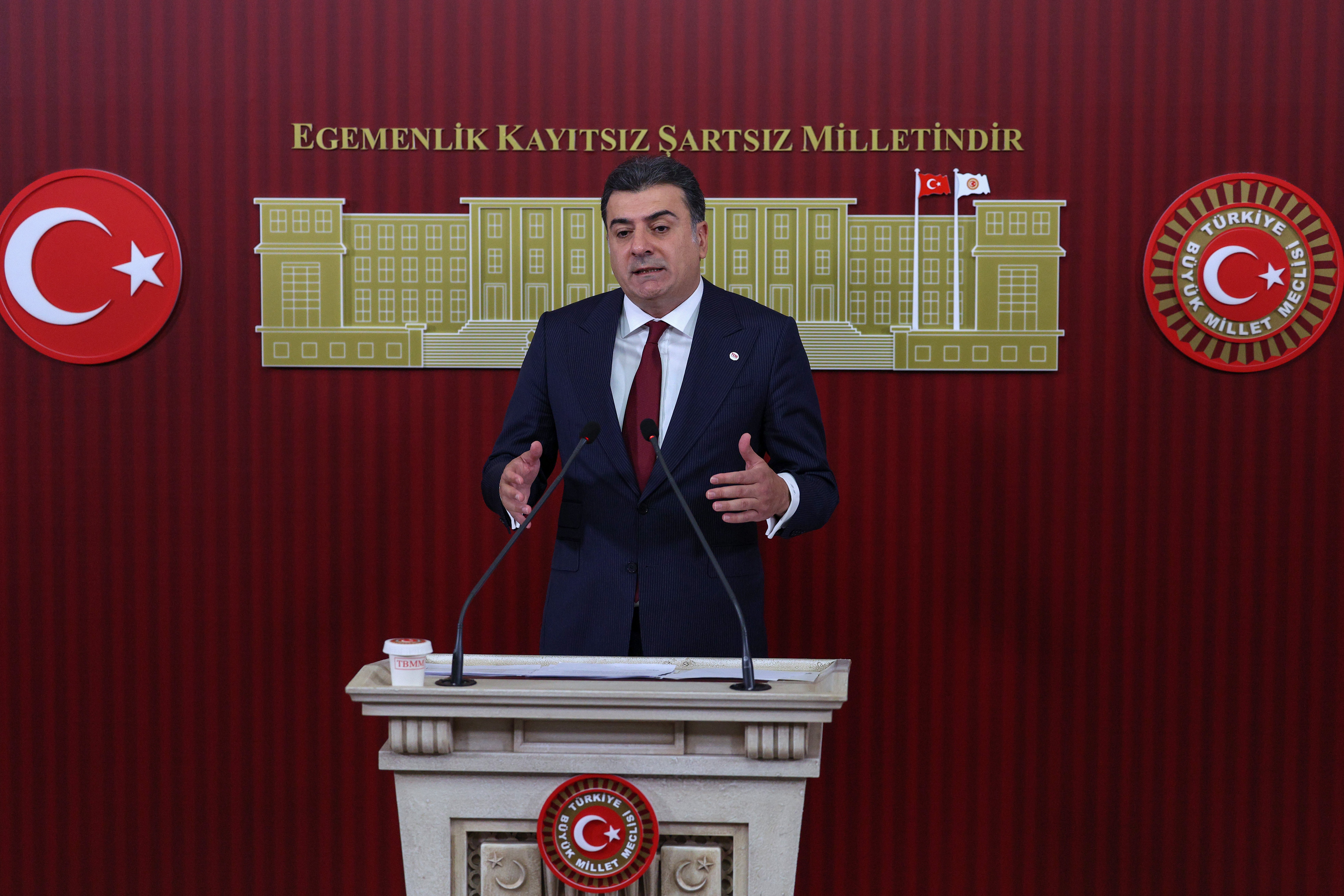Yeni Parti Sözcüsü Zeynel Emre