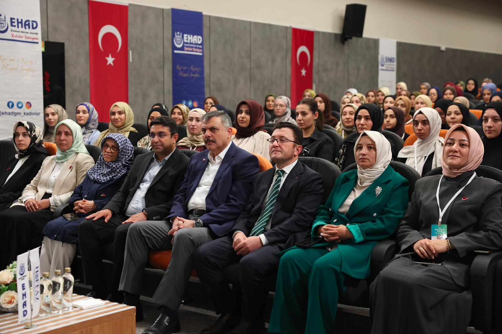 İçişleri Bakanı Mustafa Çiftçi genç hafızlarla bir araya geldi