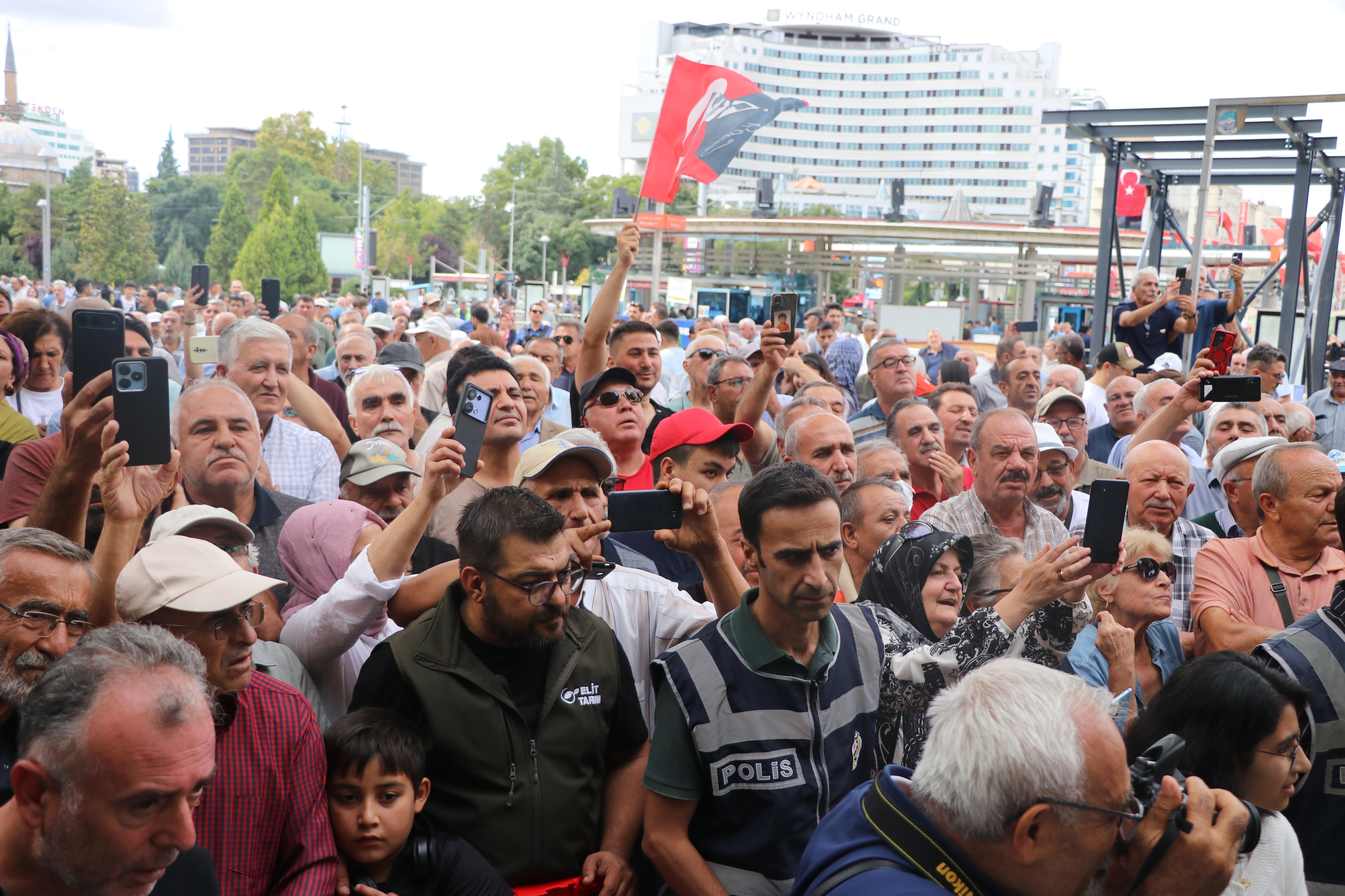 Özgür Özel Kayseri
