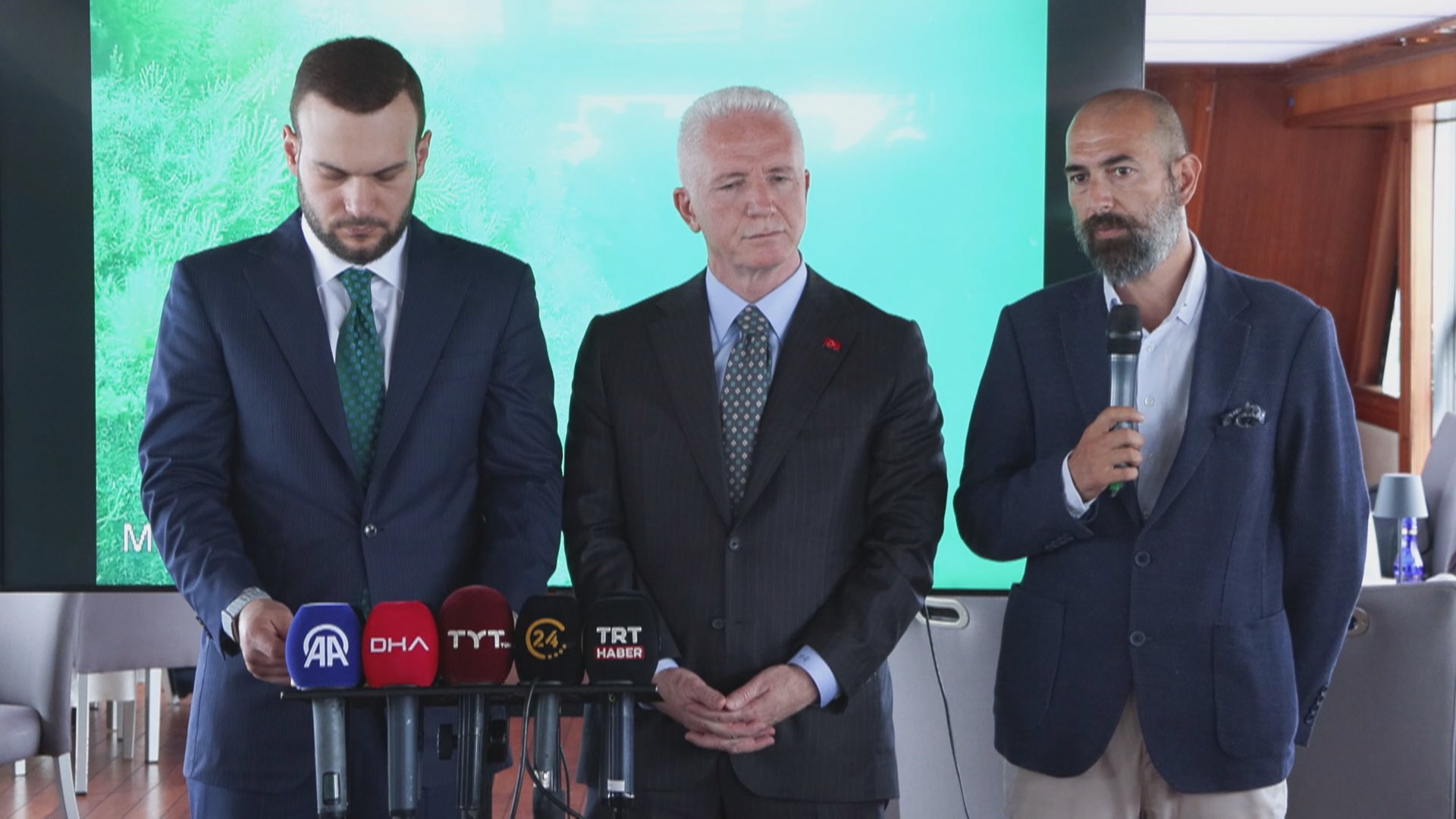 İstanbul Valisi Davut Gül, Tavşan Adası deniz koruma çalışmalarını inceledi