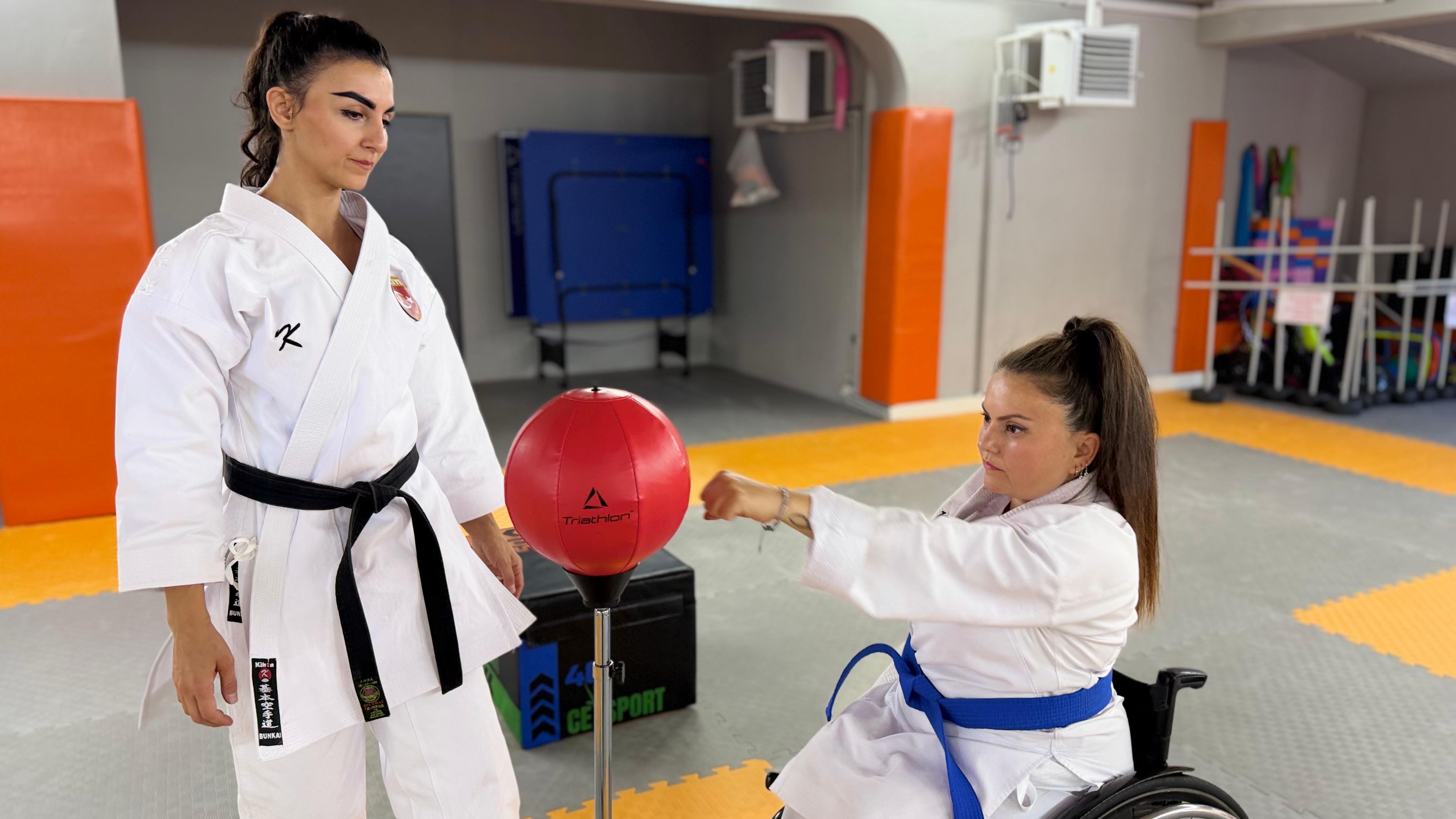 Şerife Tümer Şencan para karate yaparken