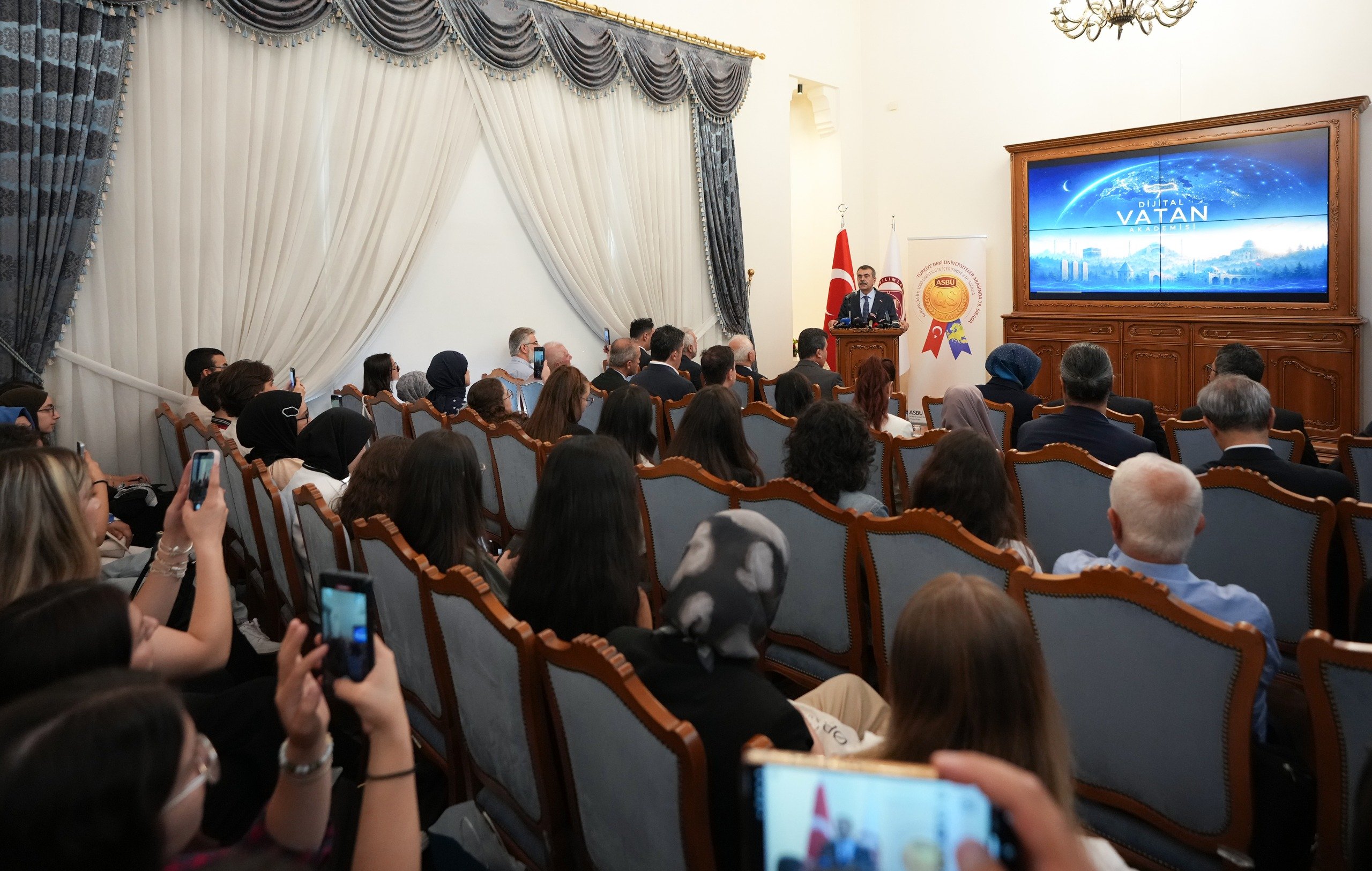 Dijital Vatan Akademisi açılışında öğrenciler
