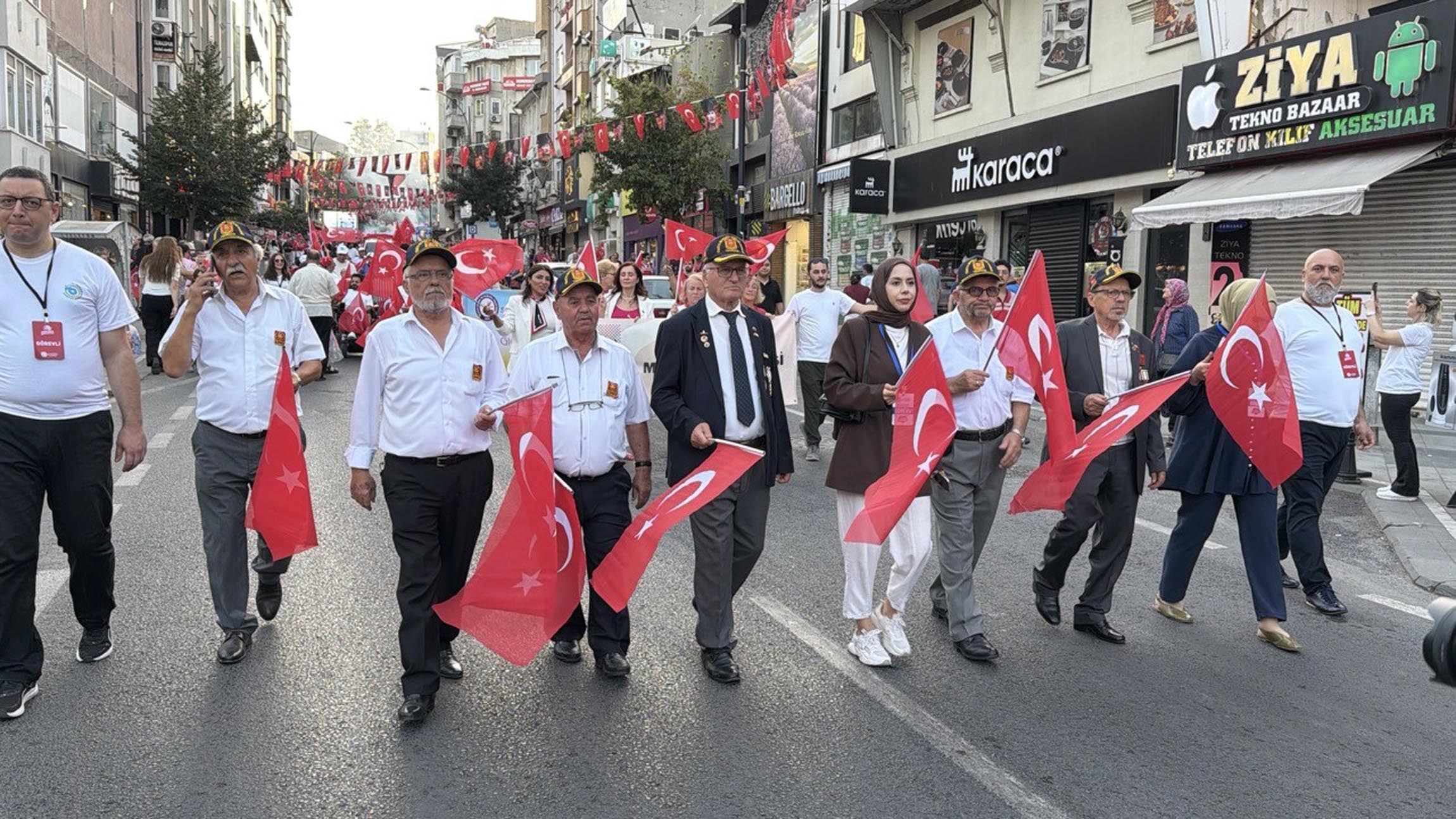 Candan Yüceer kortejde