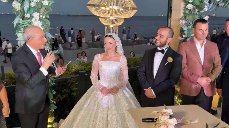 Kemal Kılıçdaroğlu nikah töreninde şahitlik yapıyor