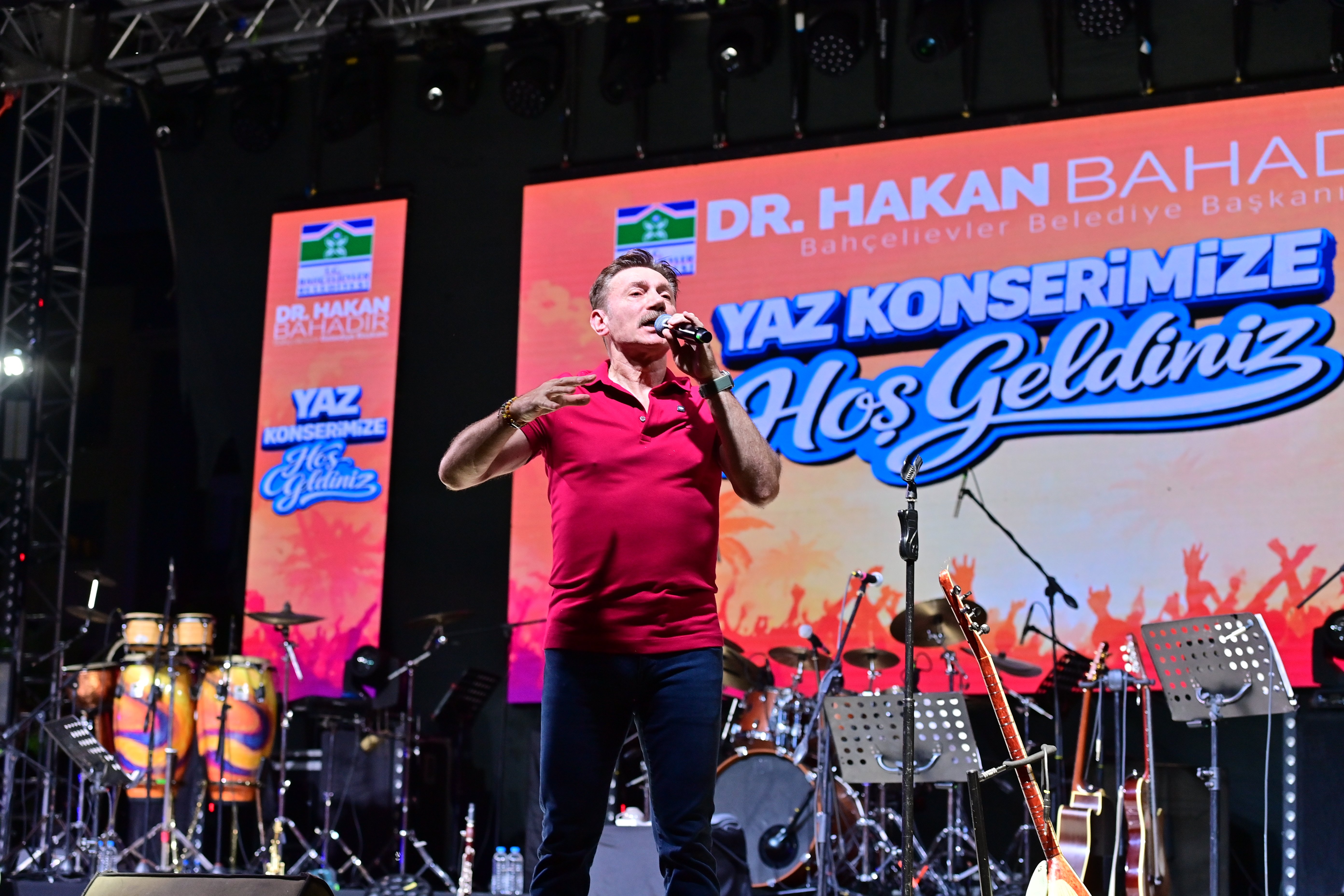 Koray Avcı konseri izleyenler