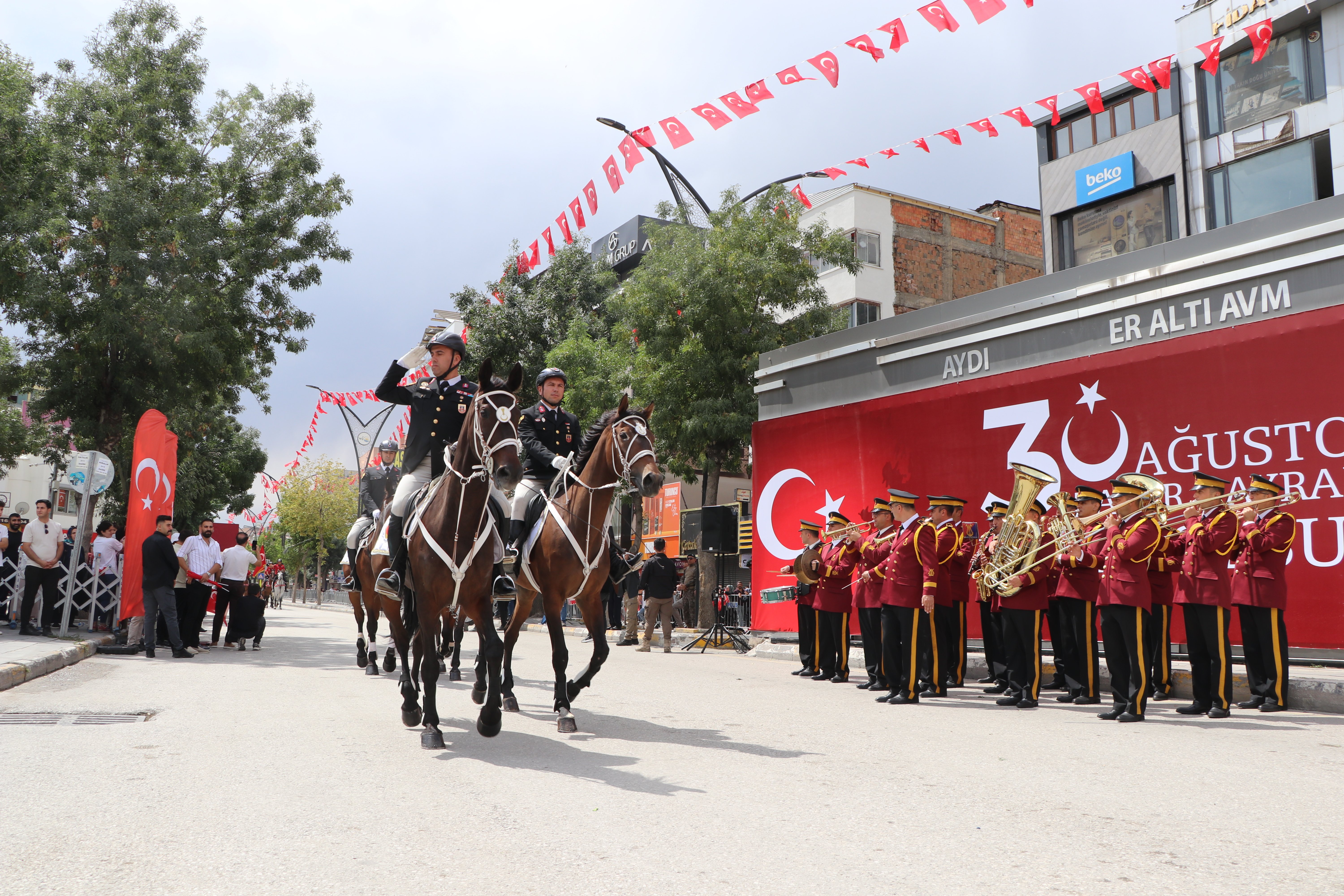 Van 30 Ağustos bayramı vatandaşlar