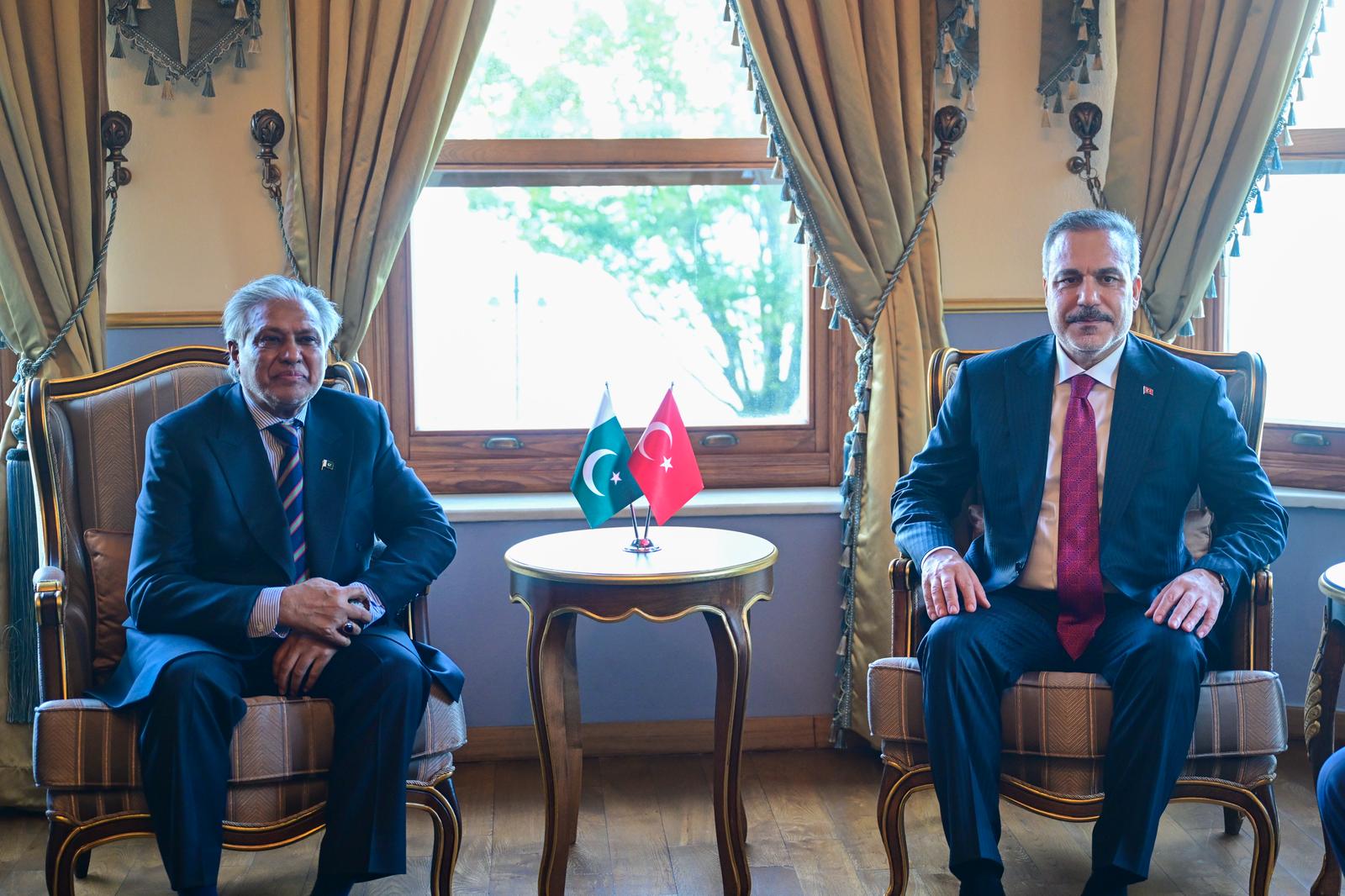 Bakan Fidan Pakistan Dışişleri Bakanı İshak Dar ile görüştü