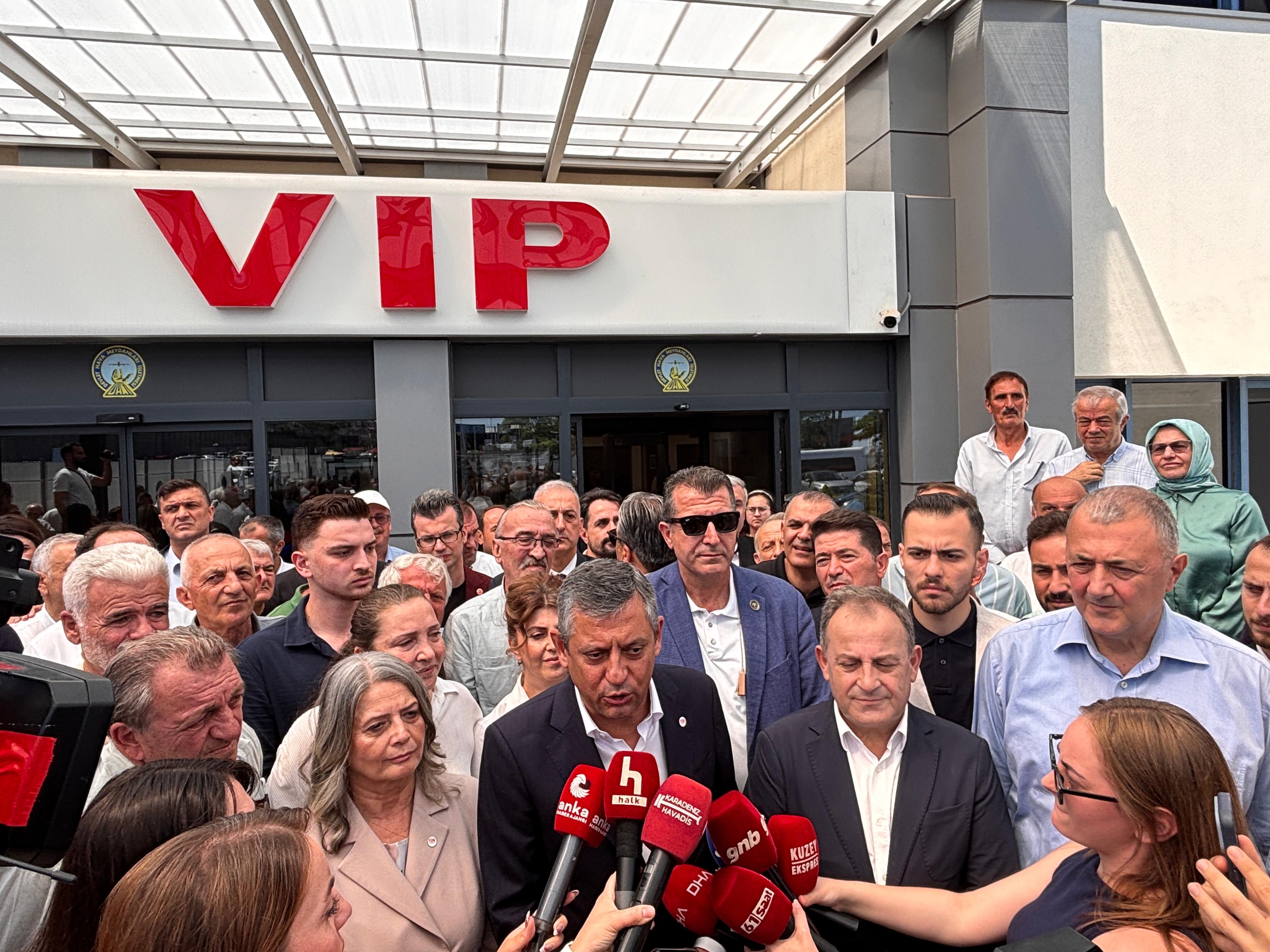 Özgür Özel vatandaşlarla buluşuyor