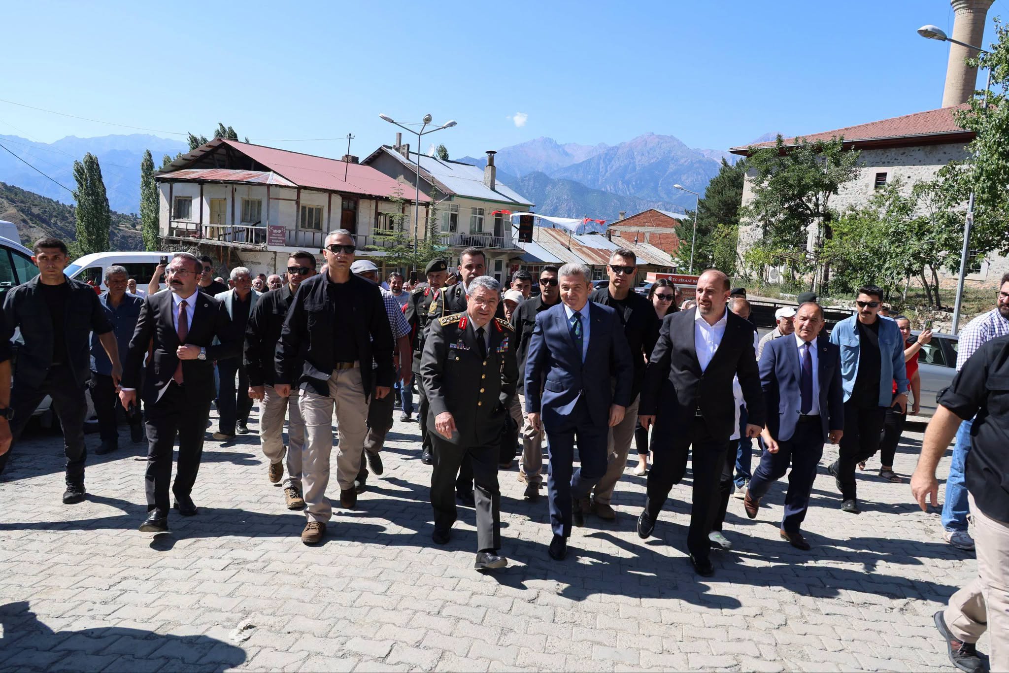 Genelkurmay Başkanı Bayraktaroğlu Yusufeli Kaymakamlığı ziyareti