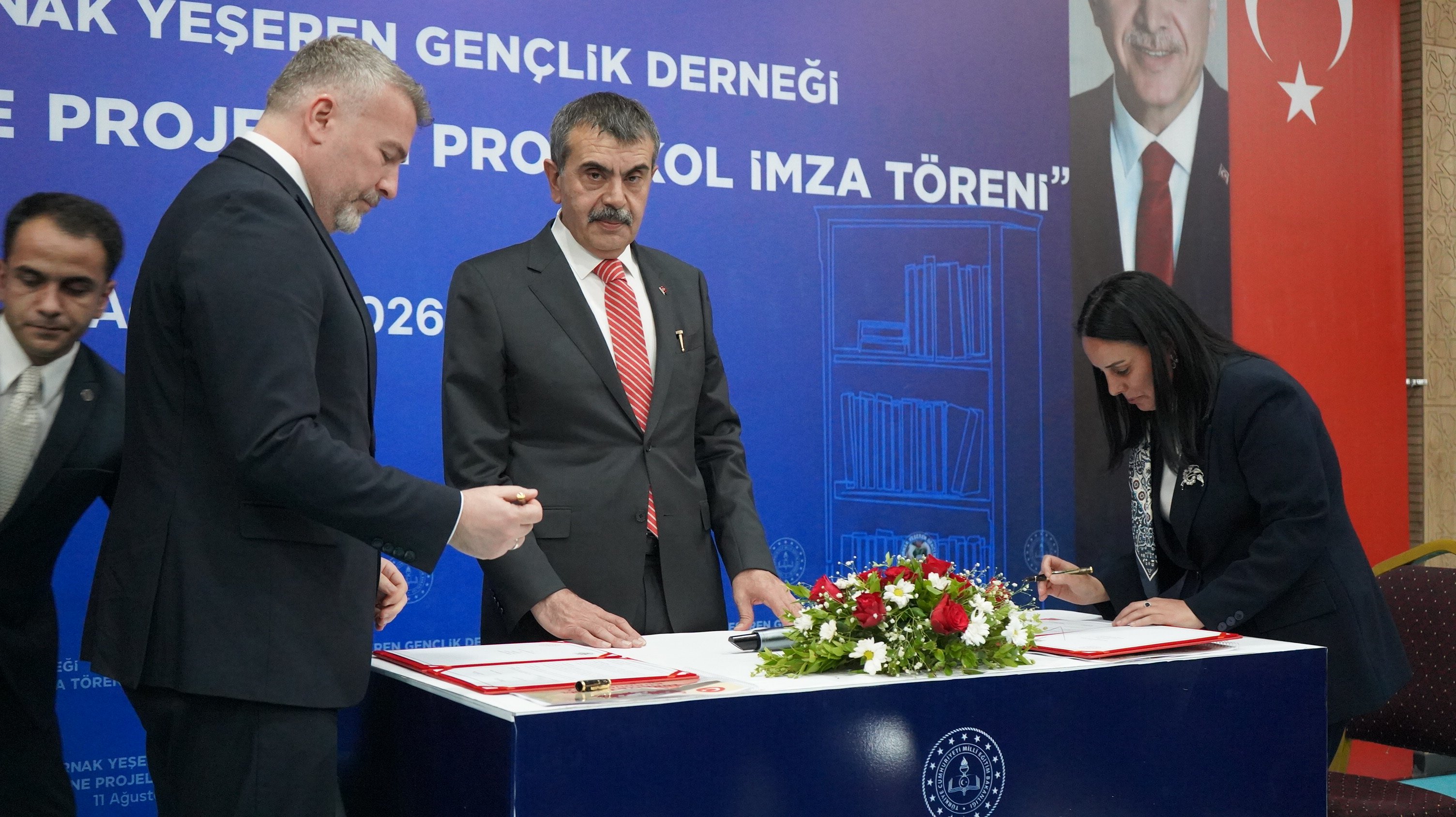 Bakan Tekin, toplantıda konuşuyor