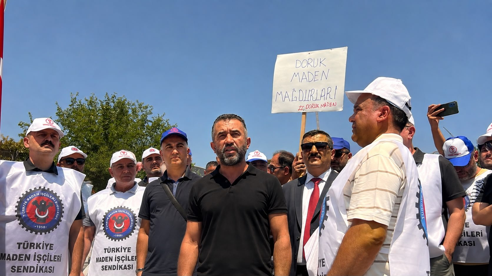 Madenciler slogan attı