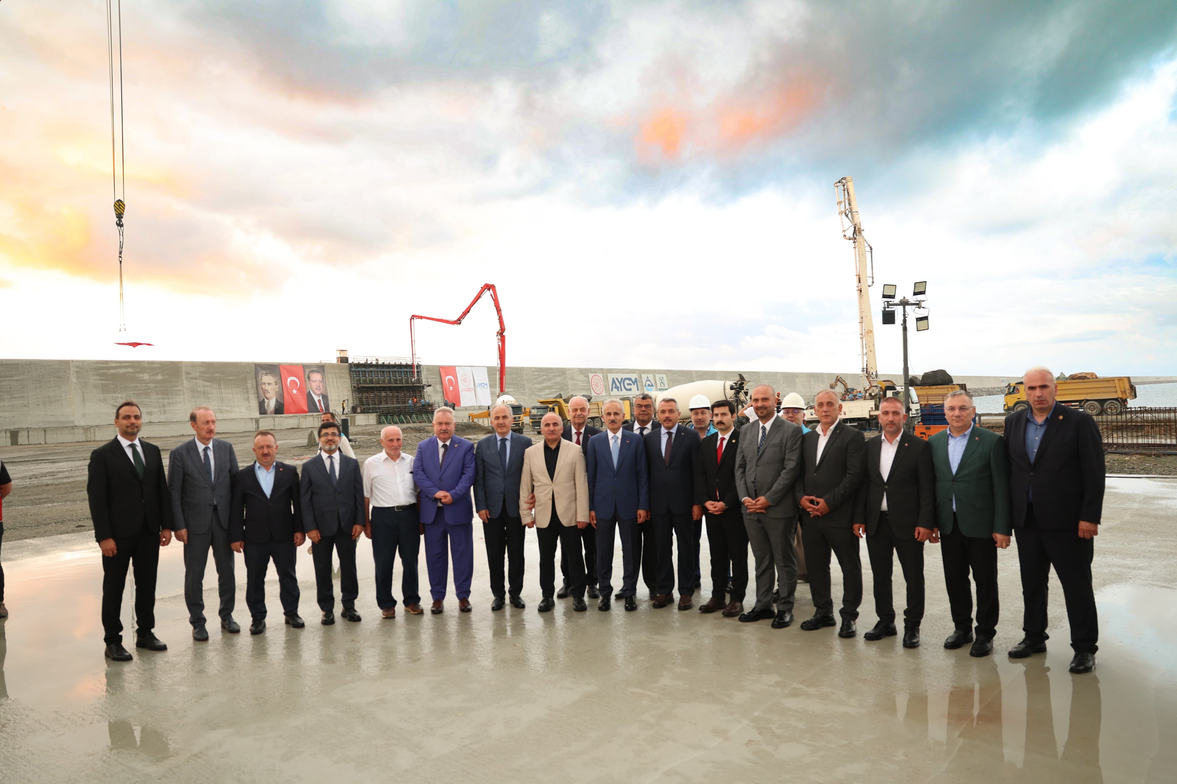 Bakan Uraloğlu İyidere Lojistik Merkezi töreninde konuşuyor