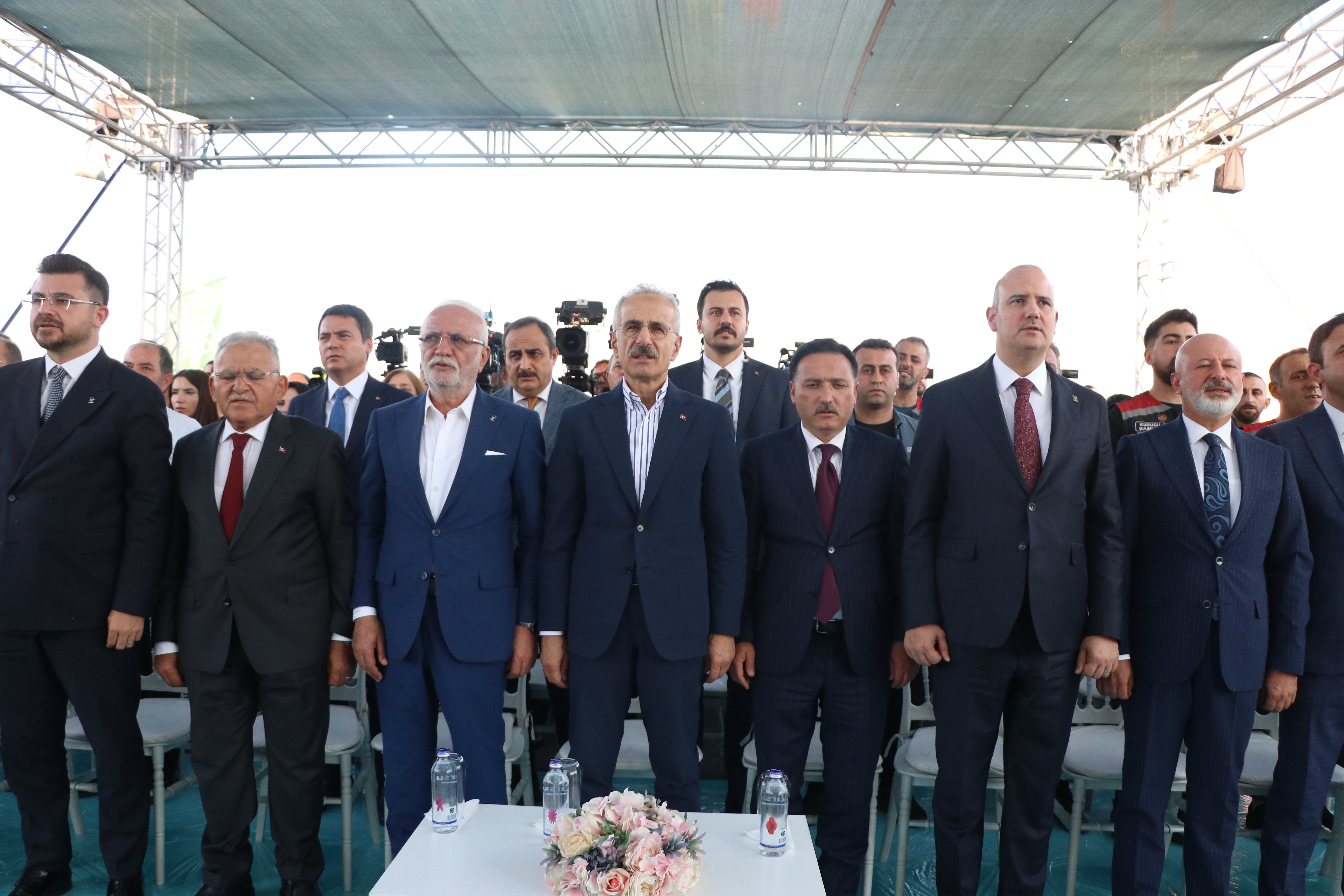 Abdulkadir Uraloğlu gençlerle buluştu